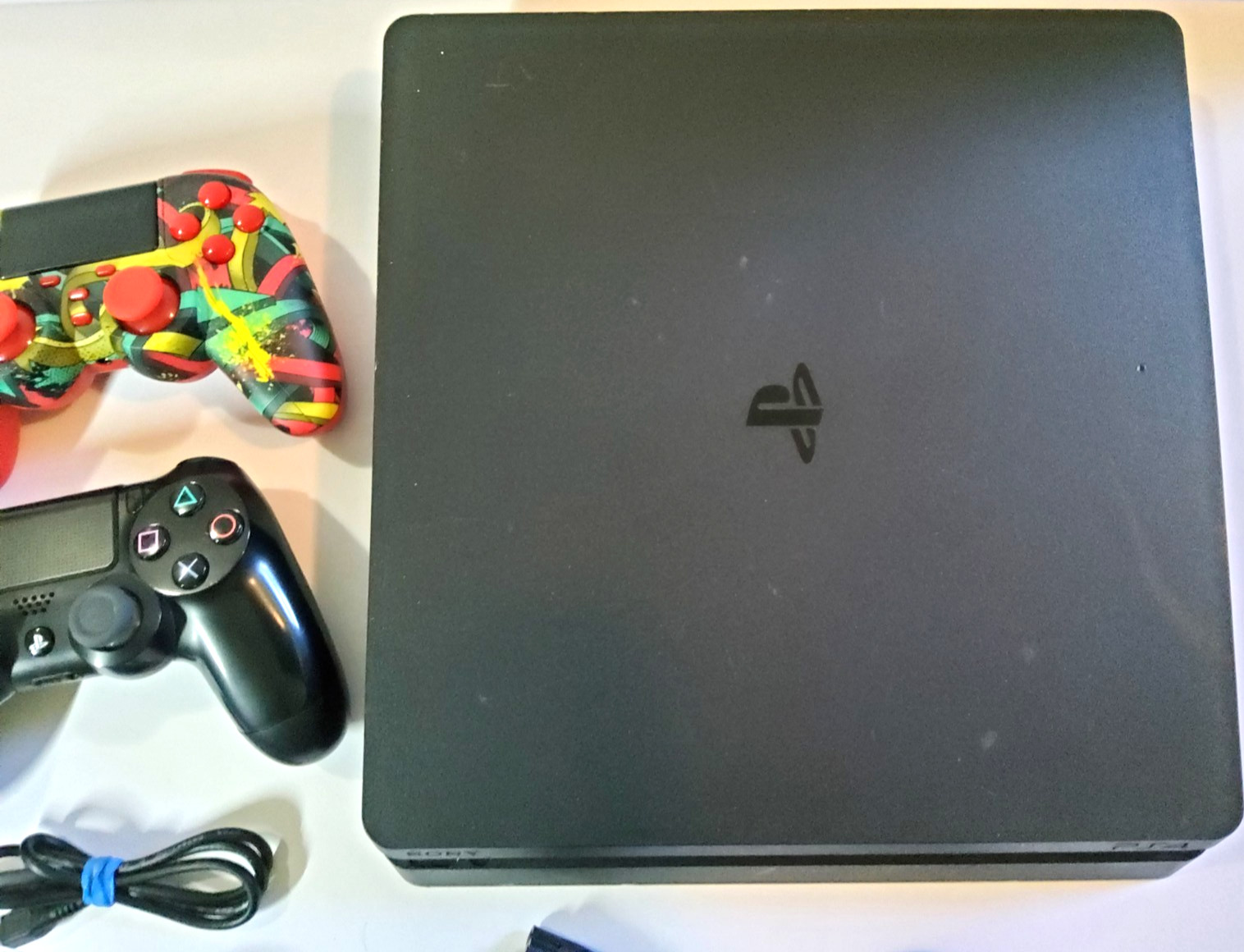 Sony PS4 Slim Console Bundle- 4 Games 2 Controllers Very Good Condition TESTED