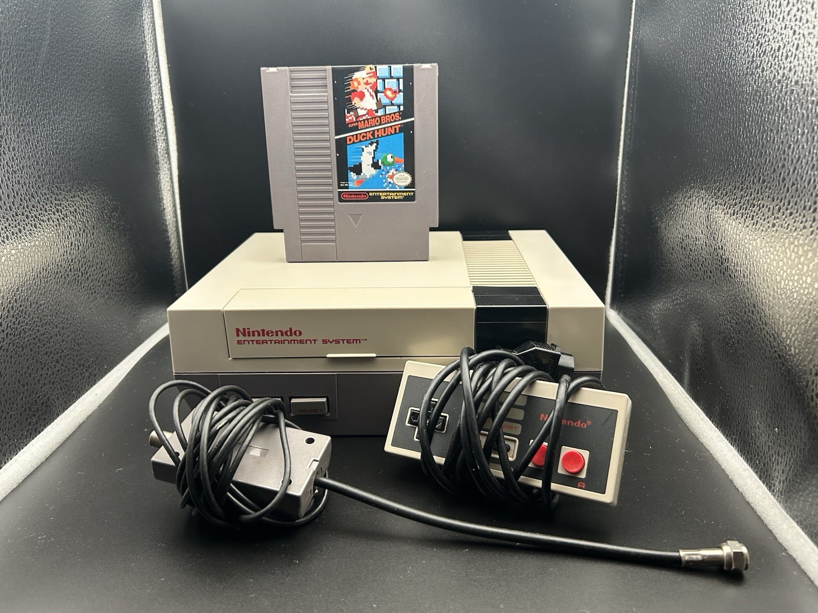 Nintendo Entertainment System NES and MARIO/DUCK-HUNT TESTED with Controller