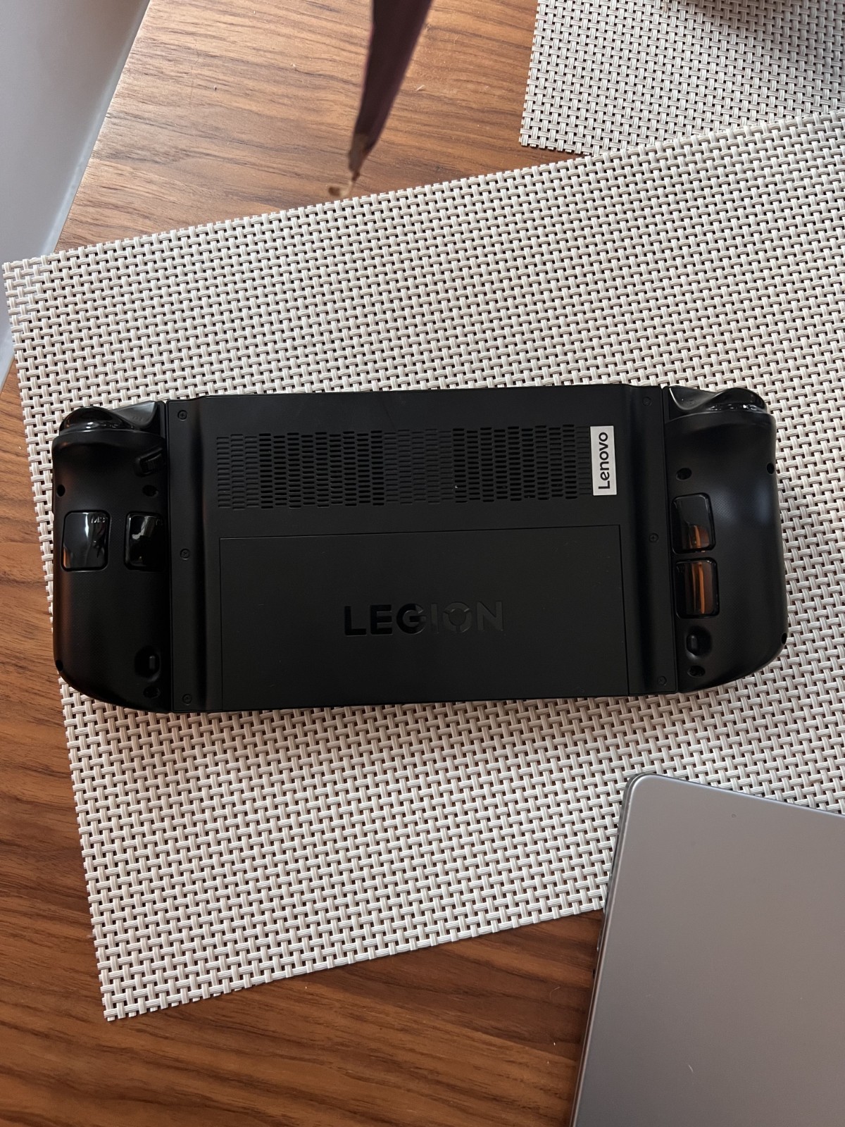 Legion Go Z1e 16GB 512GB w/ Controller Battery, 256 GB Class 3 microsd and stand