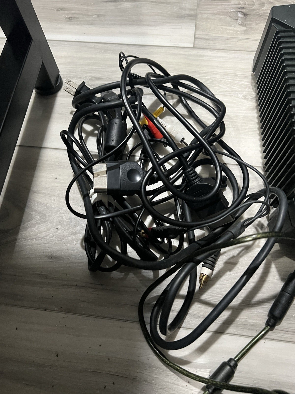 Microsoft Xbox – Black + 3 Controllers