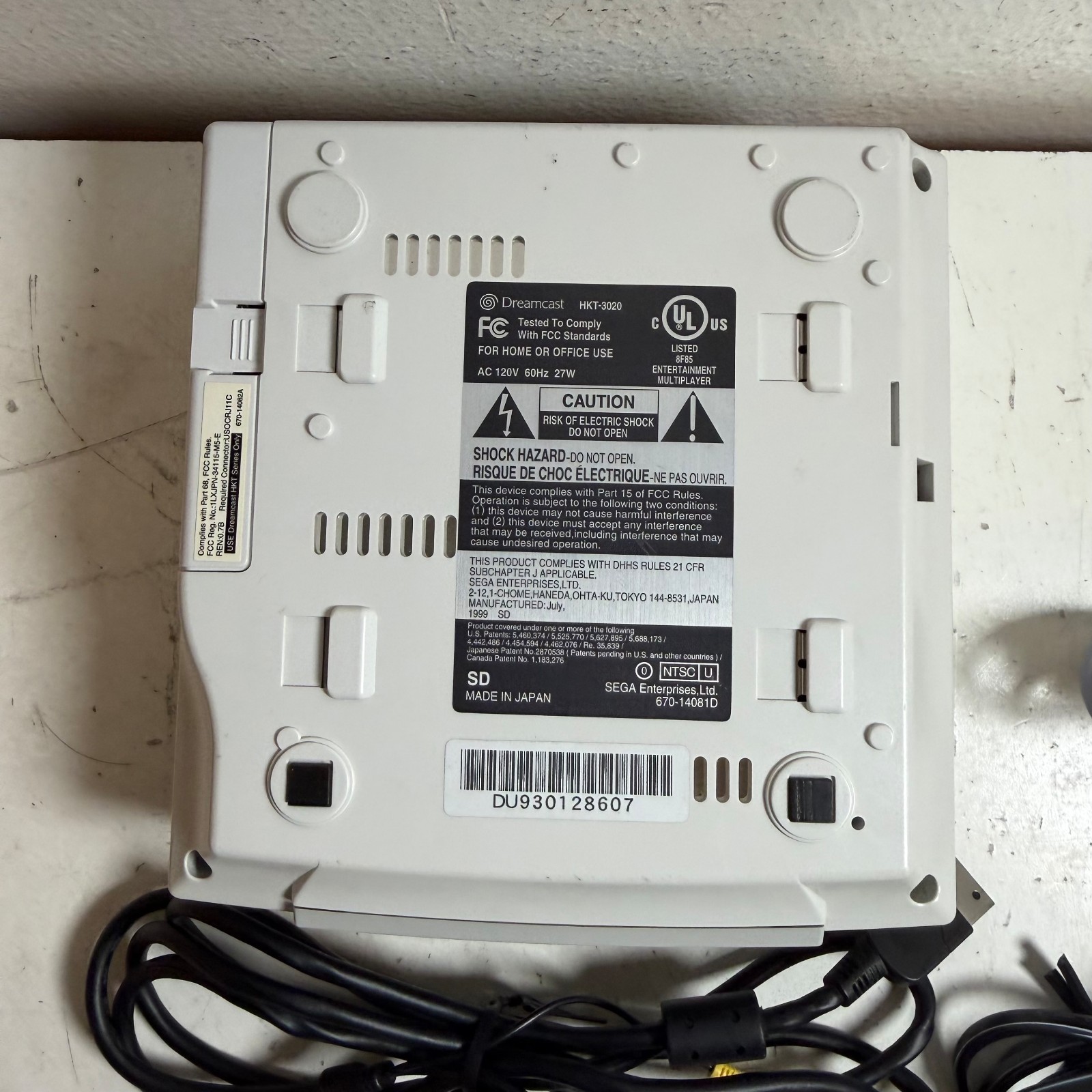 Sega Dreamcast HKT-3020 White Home Video Gaming Console With Controller