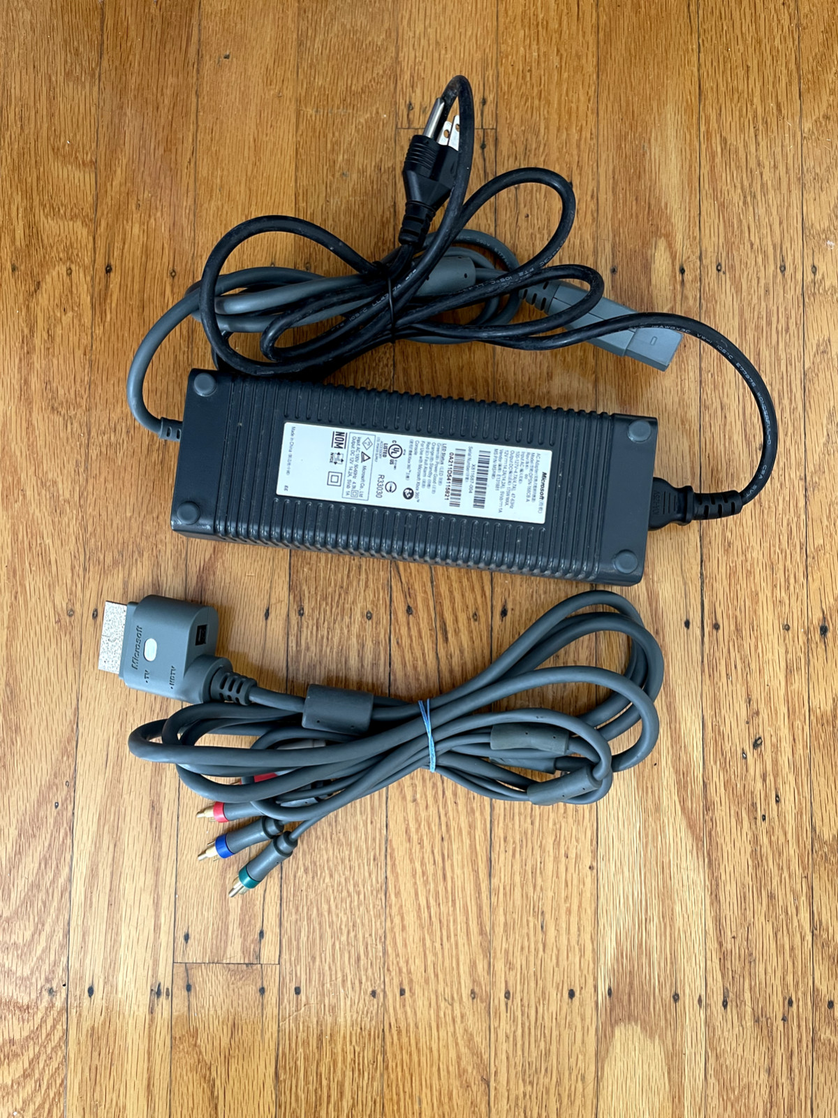 Microsoft Xbox 360 Pro 60GB Hard drive with RCA + component HD AV cable HDD