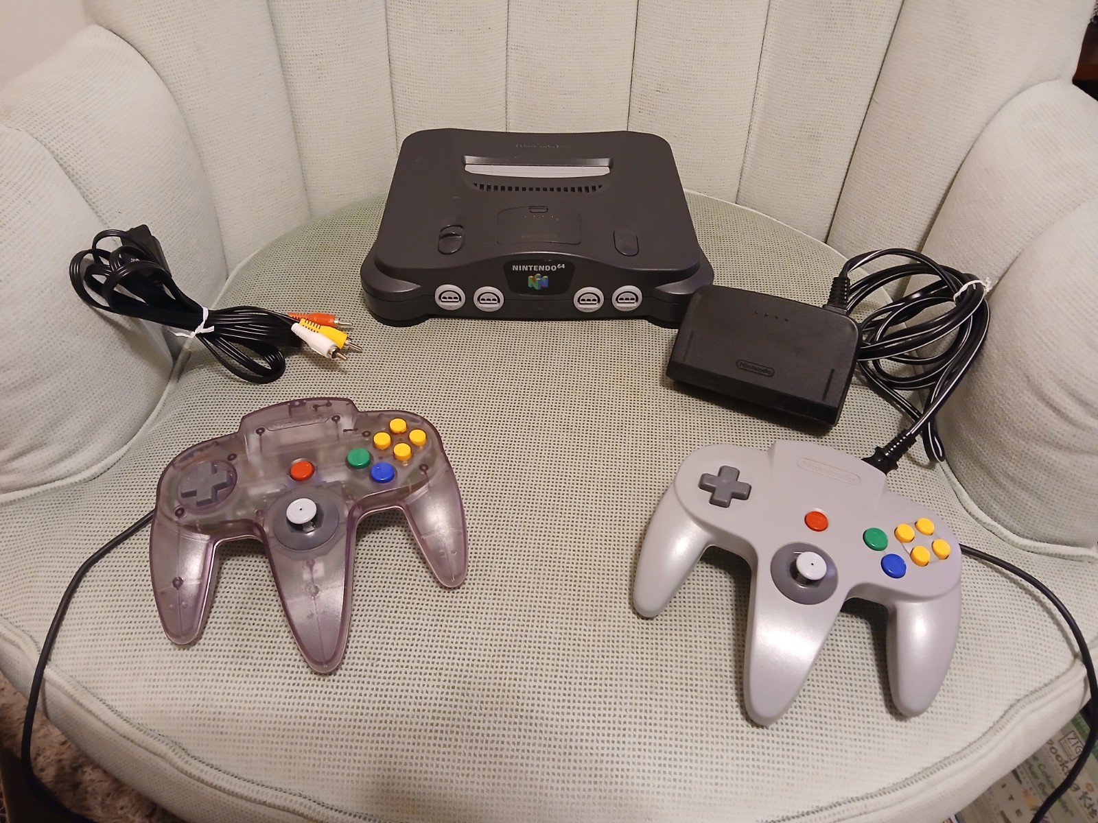 Nintendo 64 N64 Console w/ 2 Controllers, Power & AV cords *Tested & Works*