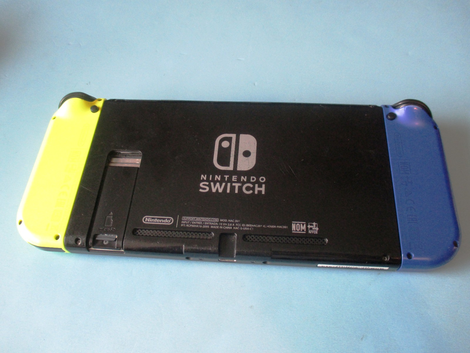 Nintendo Switch System 32GB Console w/Neon Yellow & Blue Joy-Cons +Case & Extras