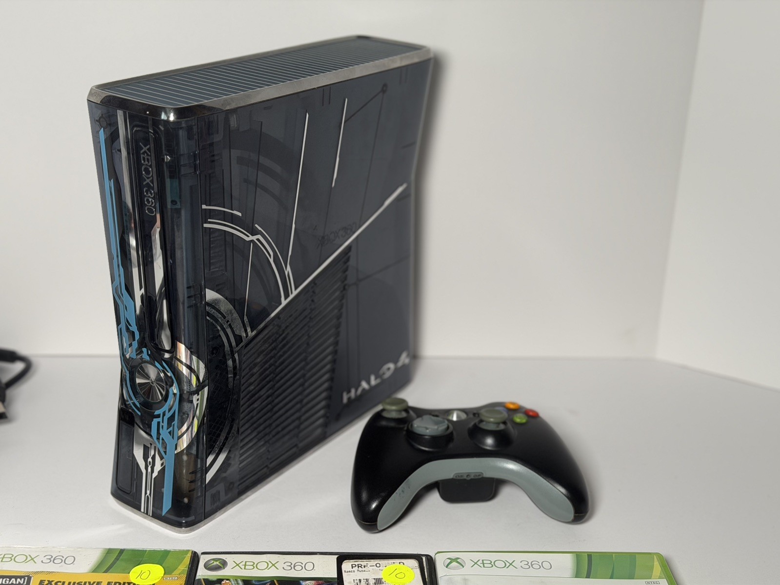 Xbox 360 S Halo 4 Limited Edition 320GB Blue Console w/ Controller & 3 Games!