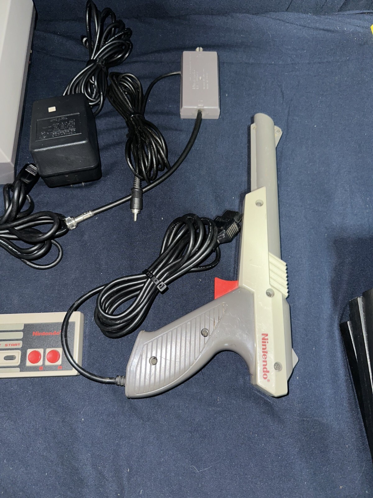 NINTENDO NES CONSOLE 3 CONTROLLERS ZAPPER ALL CORDS 7 Games TESTED WORKING 1985