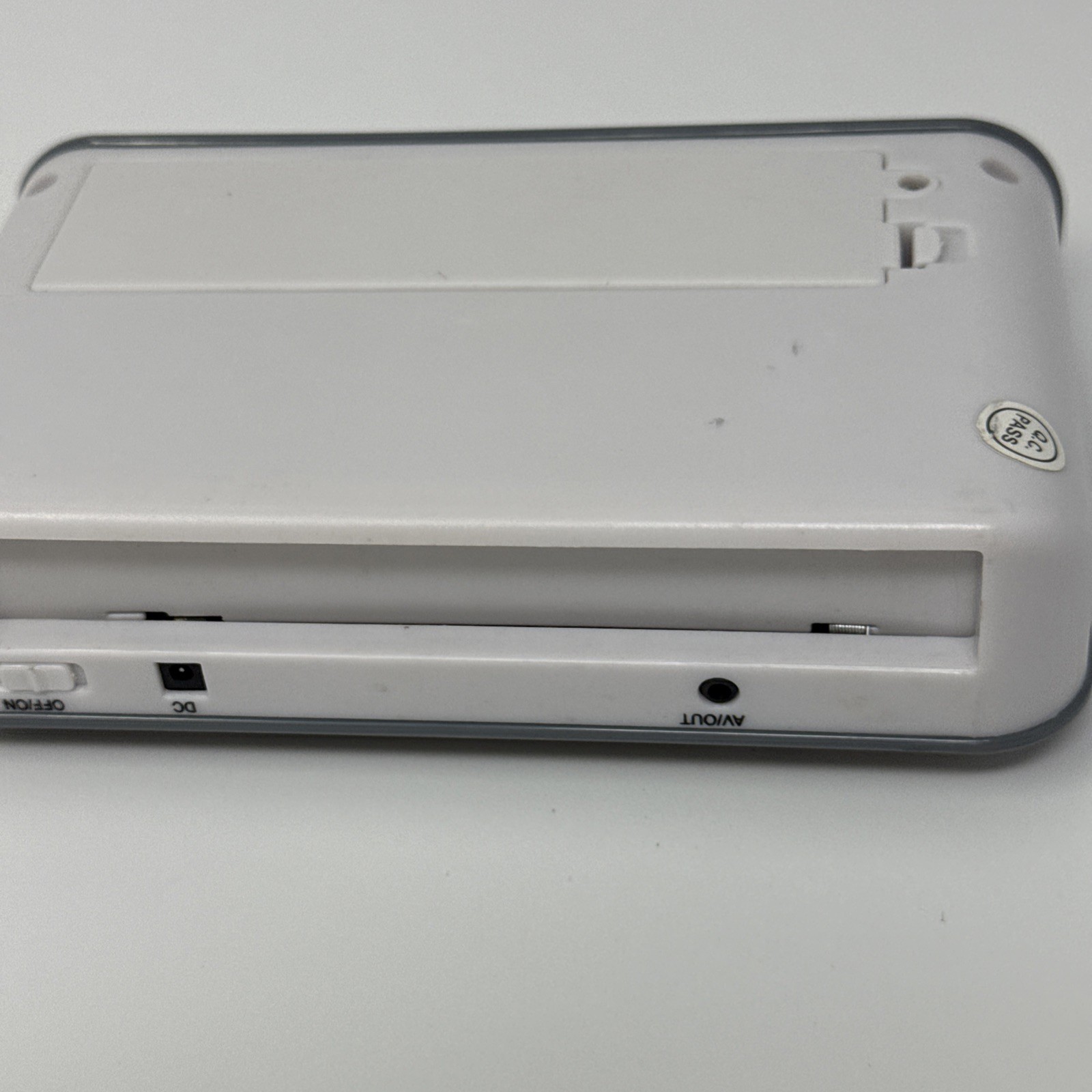 Hyperkin FC Mobile II 2 – Portable Nintendo NES – Powers On, White Blank Screen