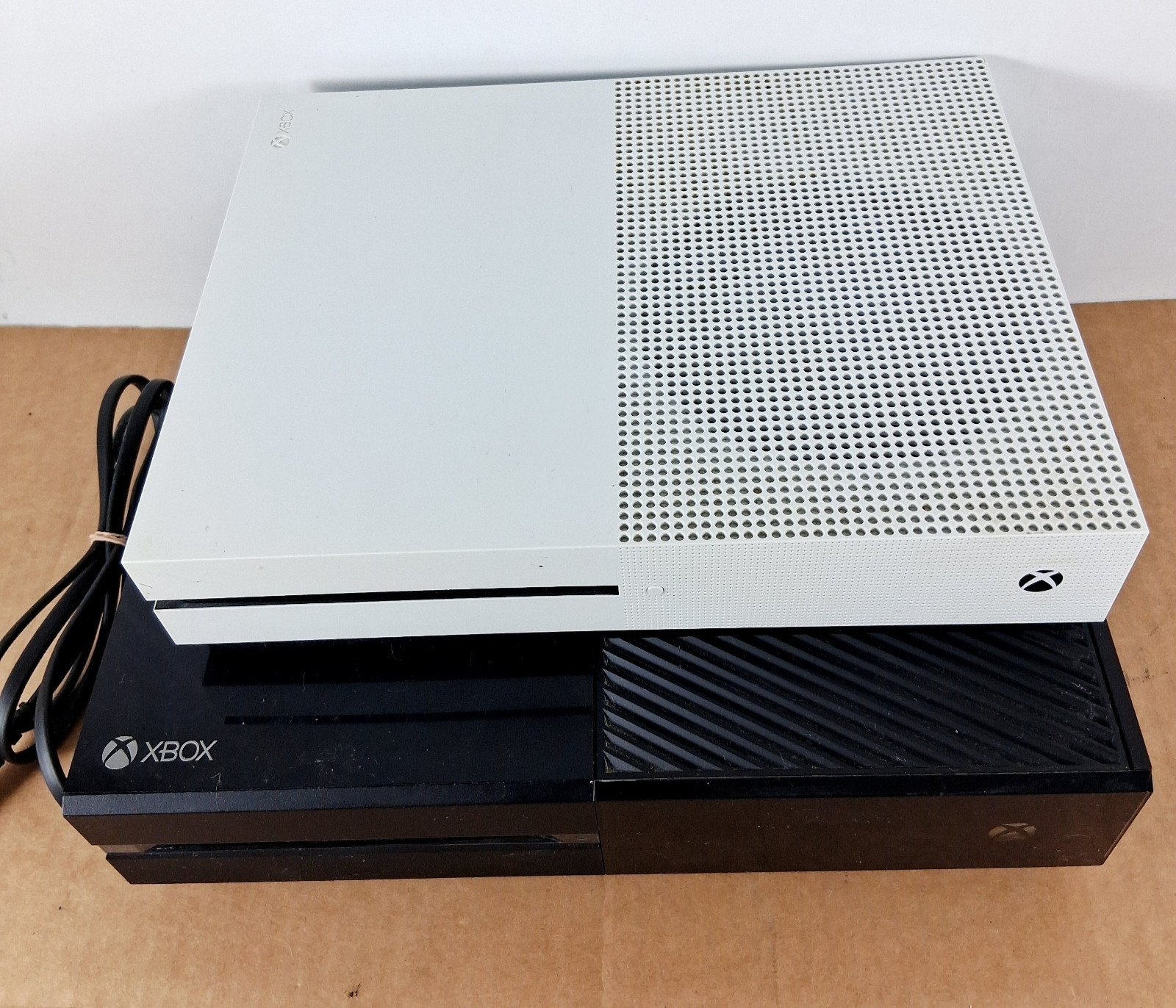 Microsoft Xbox One S 1681 Console & Microsoft Xbox One 1540 For parts or not wor