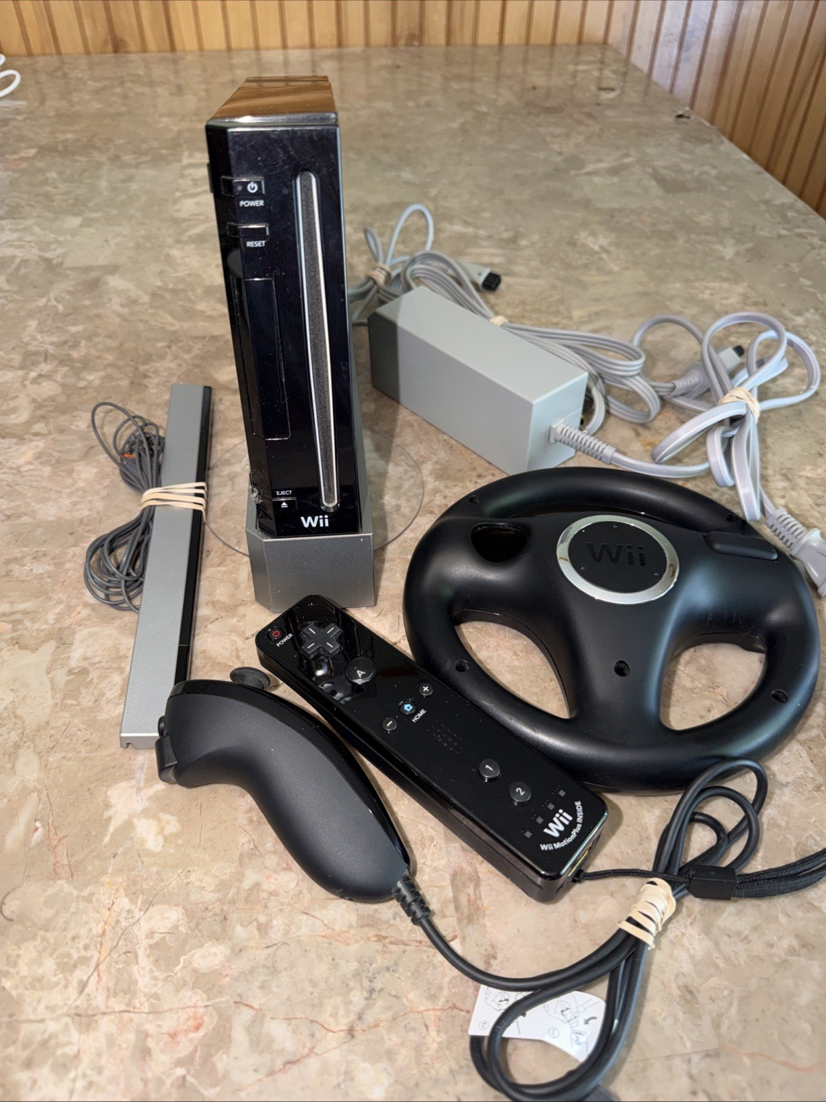 Nintendo Wii Black RVL-001(USA) Console Bundle w/ Remote, Cords & Sensor Bar