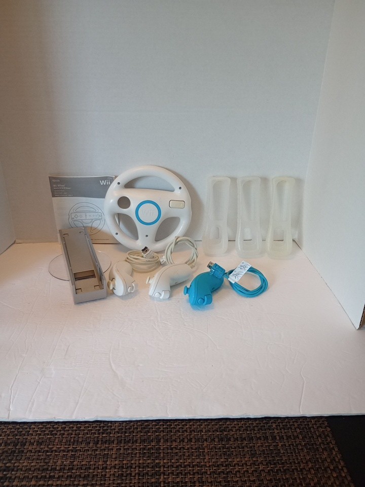 Lot Of Nintendo Wii Accessories