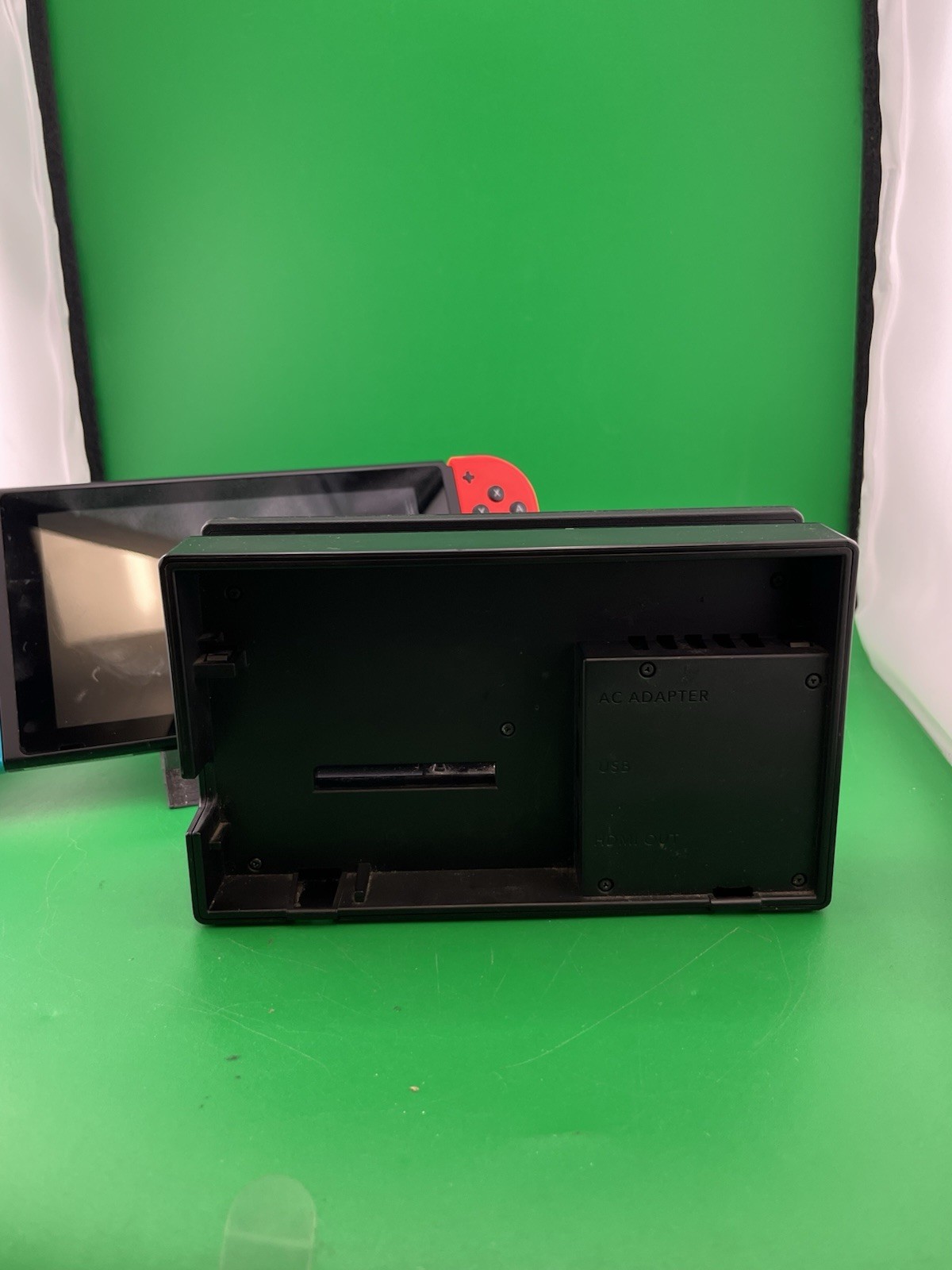 Nintendo Switch – w/ Neon Red & Neon Blue Joy-Con In Good Condition (T41)