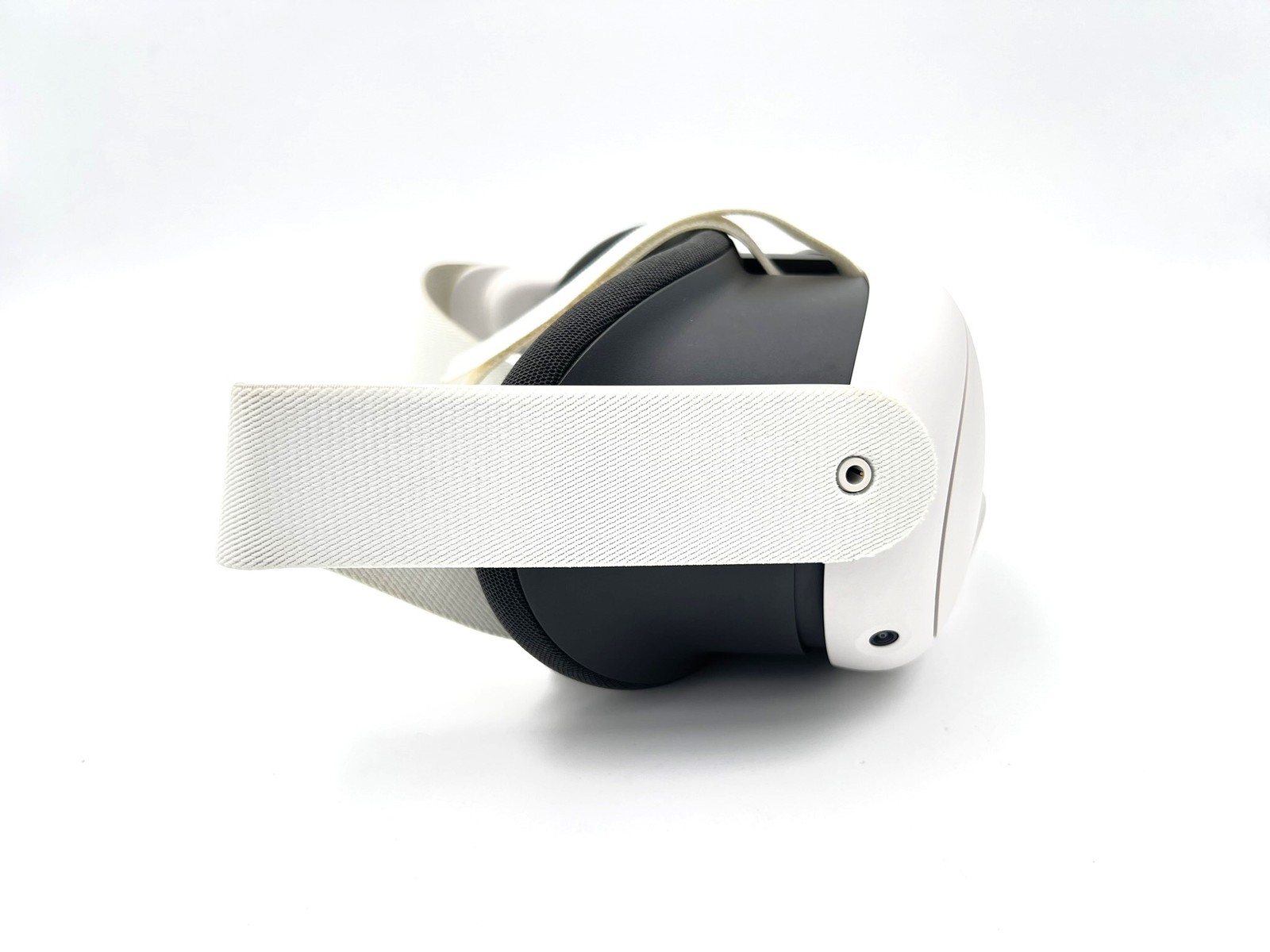 Meta Quest 3 Breakthrough Mixed Reality – 512GB – White – (899-00652-01)