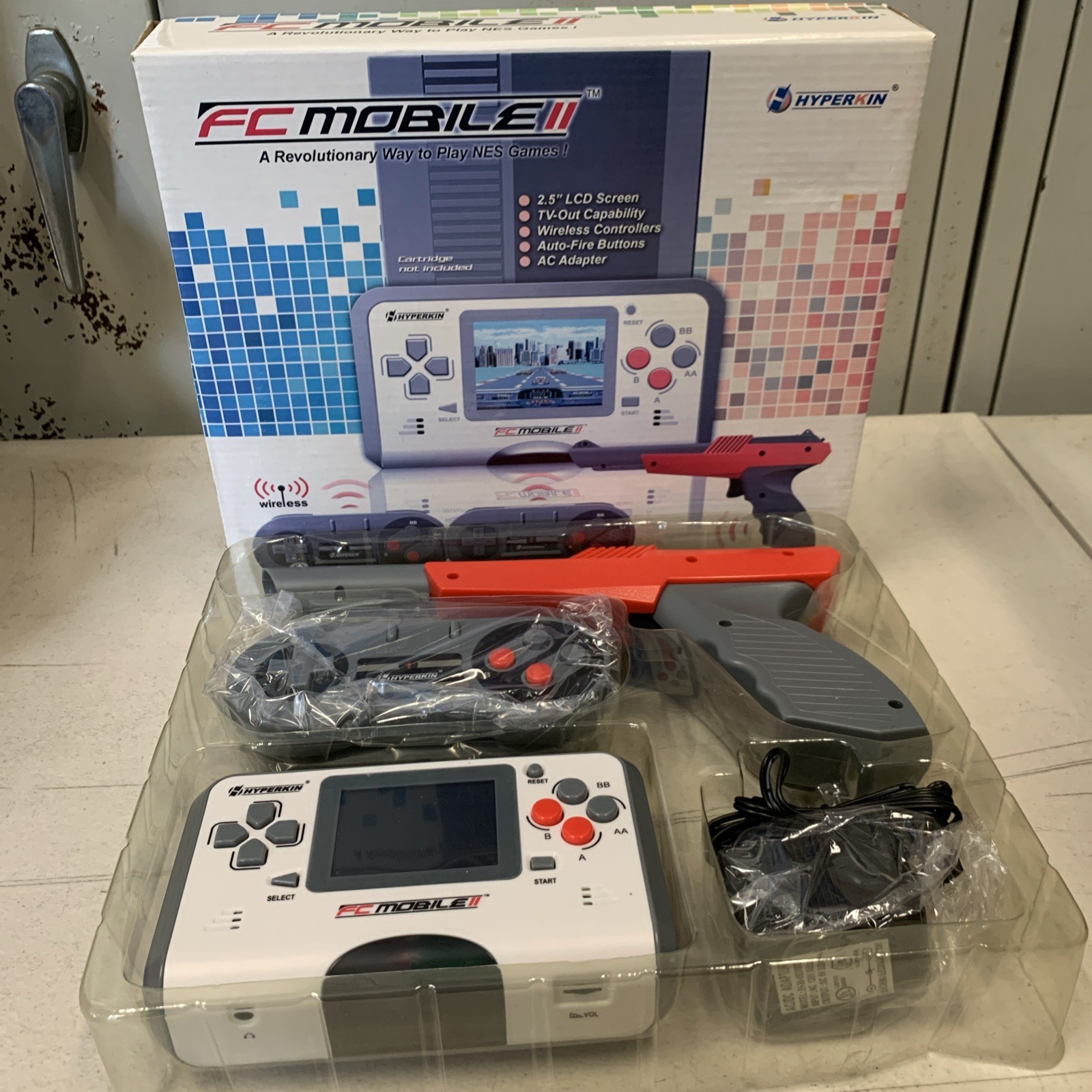 *CIB COMPLETE* Retro Hyperkin FC MOBILE II (2009) Portable NES System