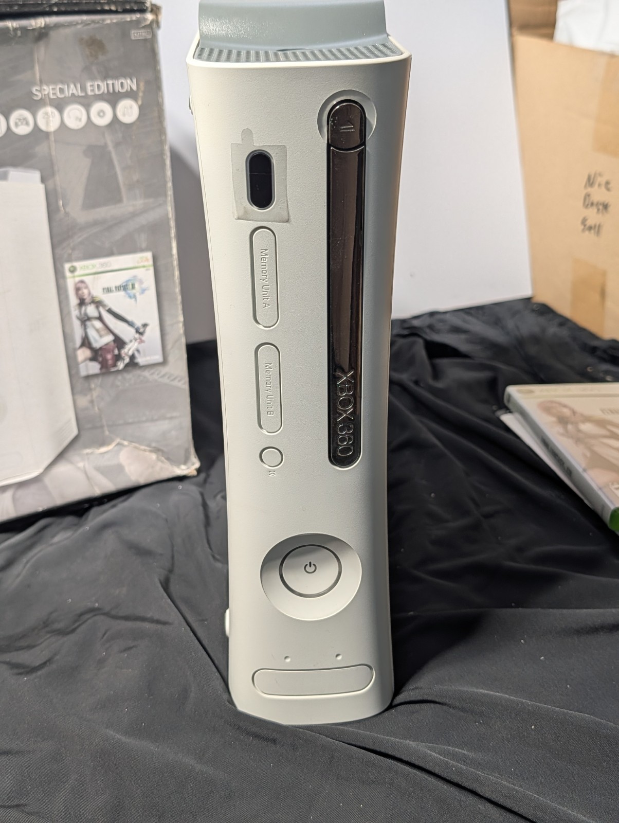 Xbox 360 Special Edition Final Fantasy XIII Console Bundle 250GB Near-Mint Set
