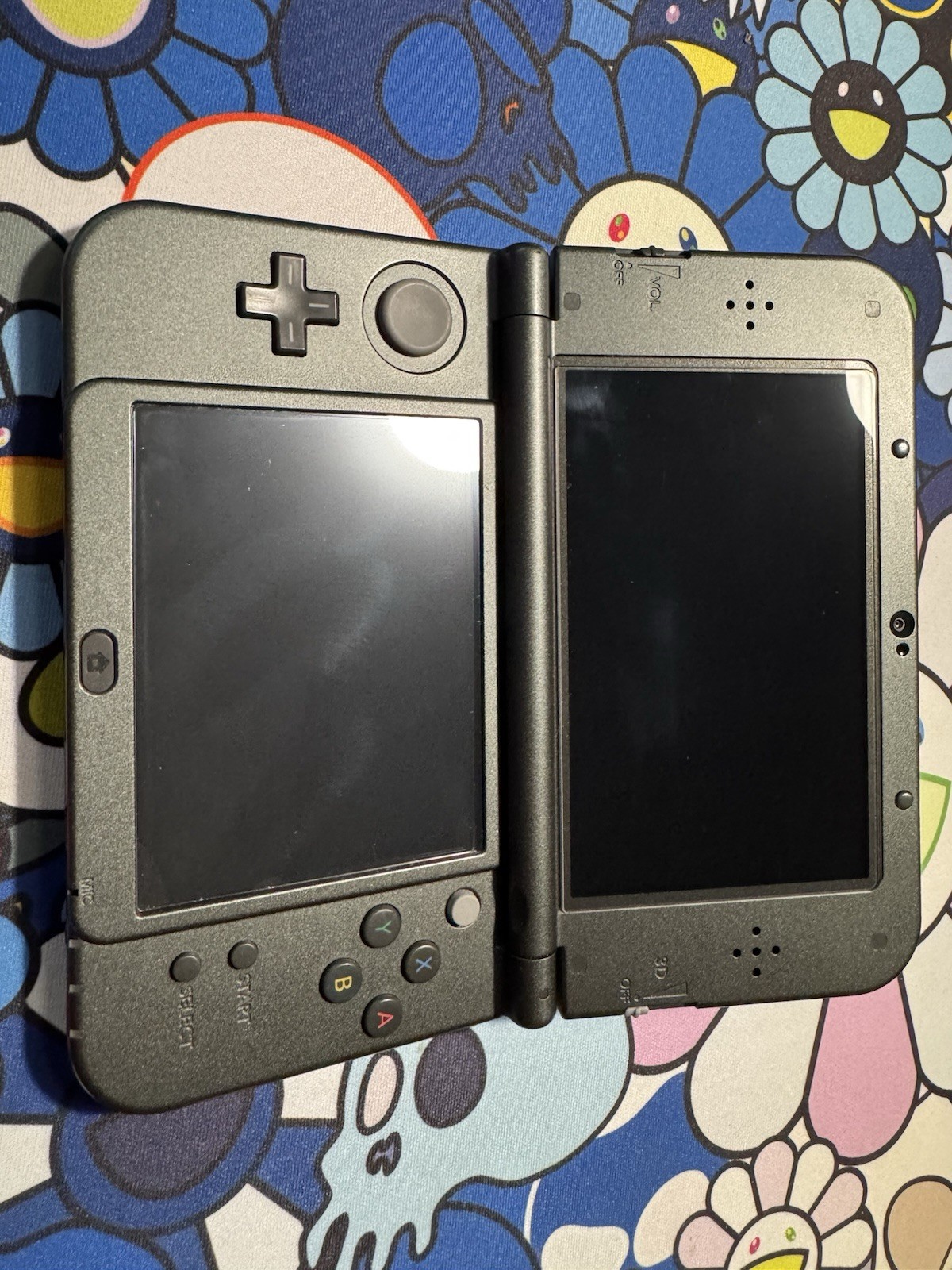 Nintendo New 3DS XL Console – Gray Black – With Stylus & Screen Pro – US Version