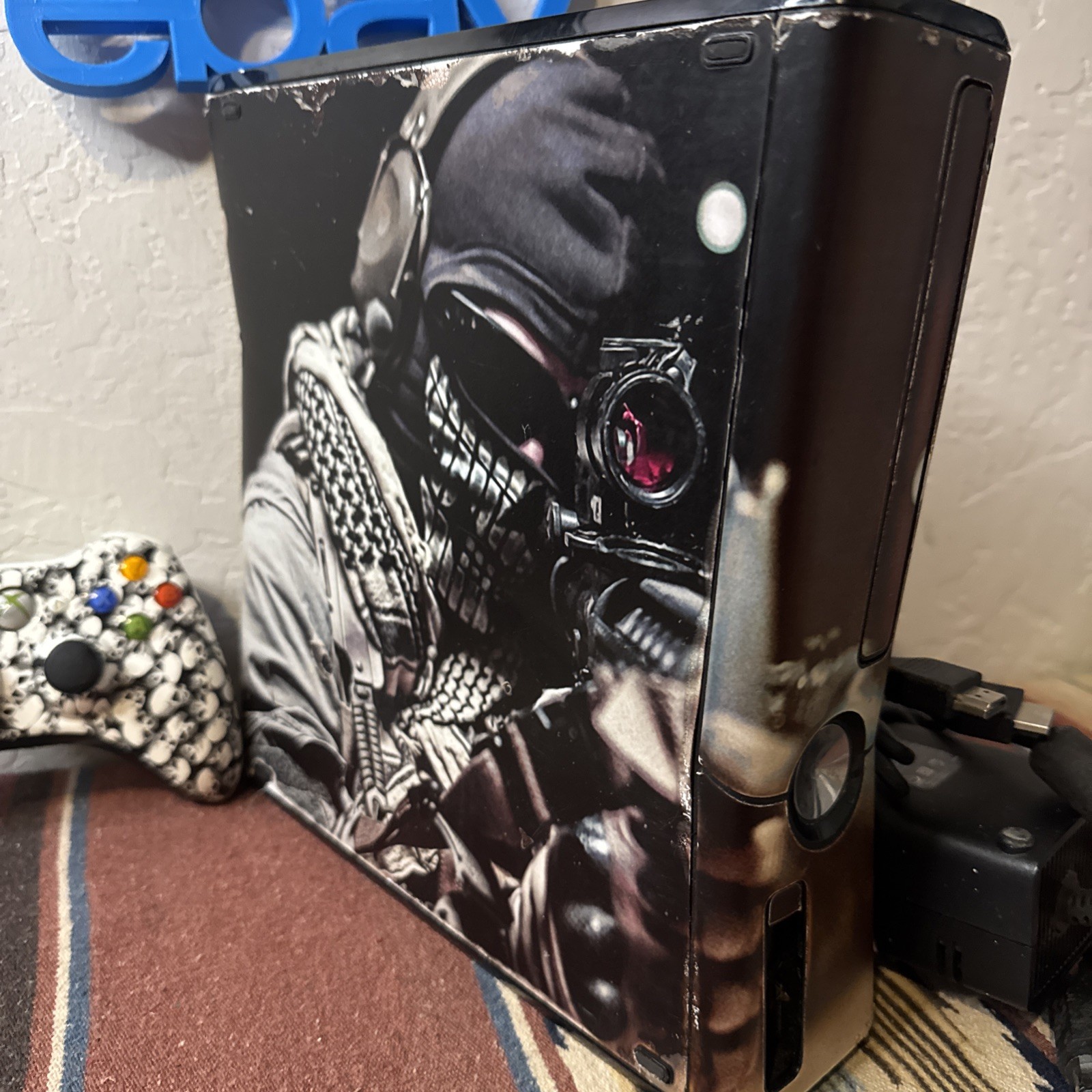 Microsoft Xbox 360 Slim 250GB Console Bundle – COS Black Ops Skin