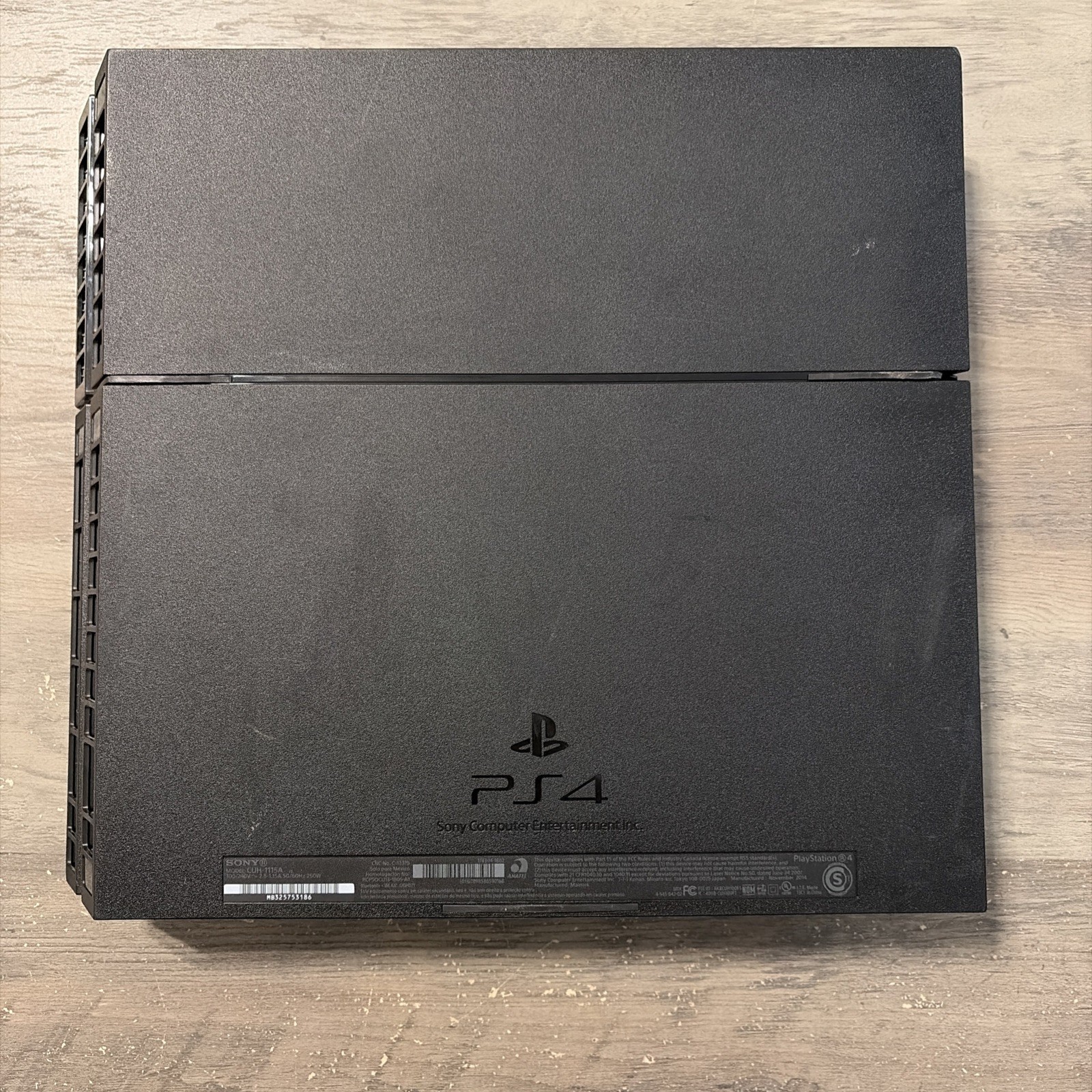 Sony PlayStation 4 PS4 500GB Console CUH-1115A W/2 Controllers, Docking Station