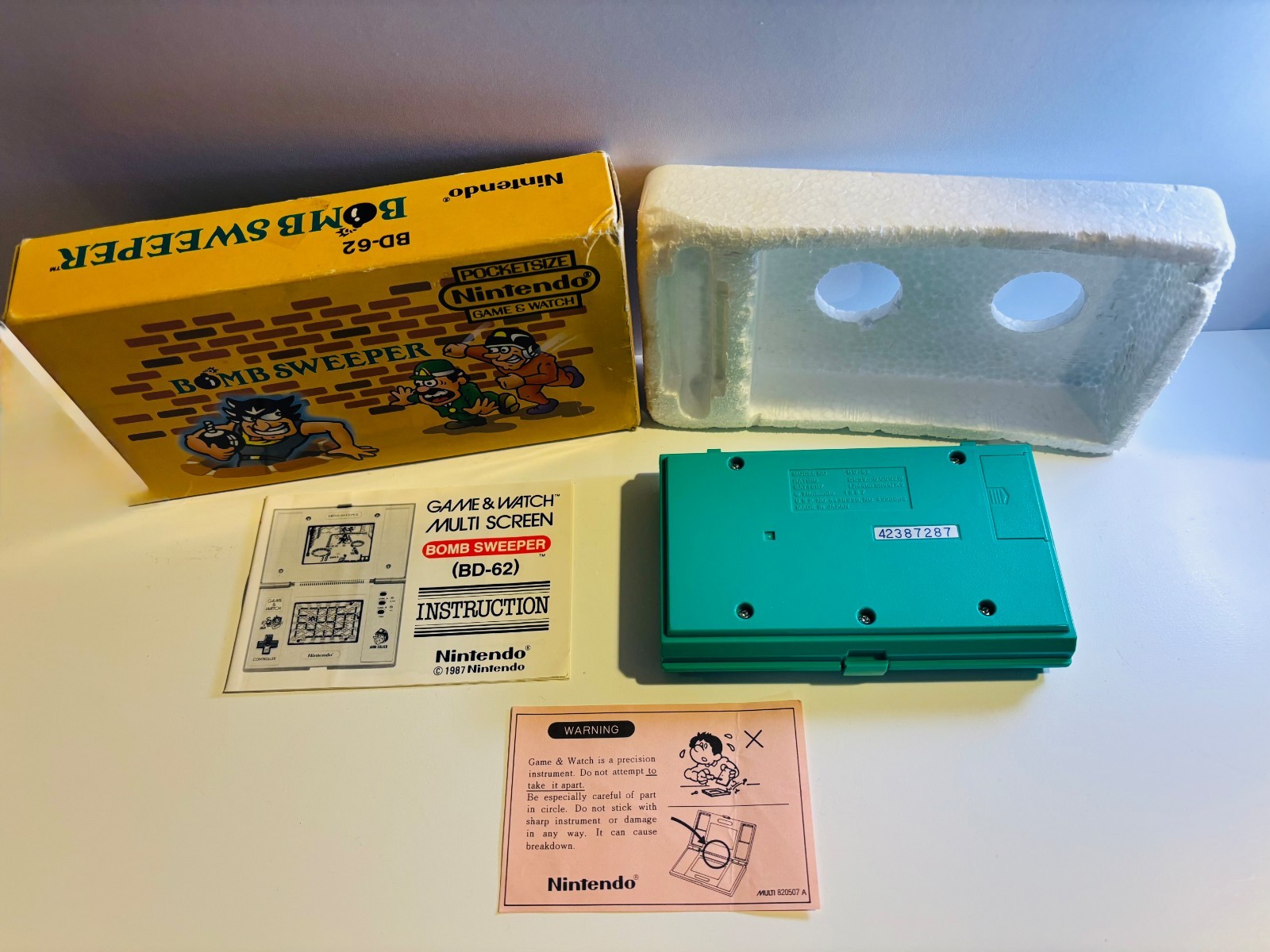Nintendo Game BOMB SWEEPER electronic operated classic toy collector hobby