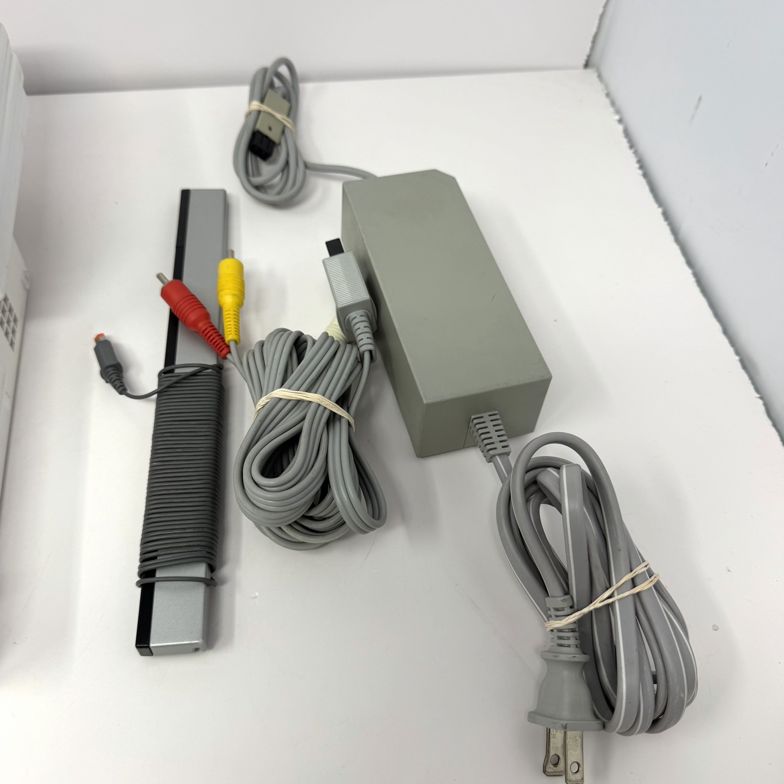 Nintendo Wii Console RVL-001 Game Cube Compatible + Controllers & Games Working