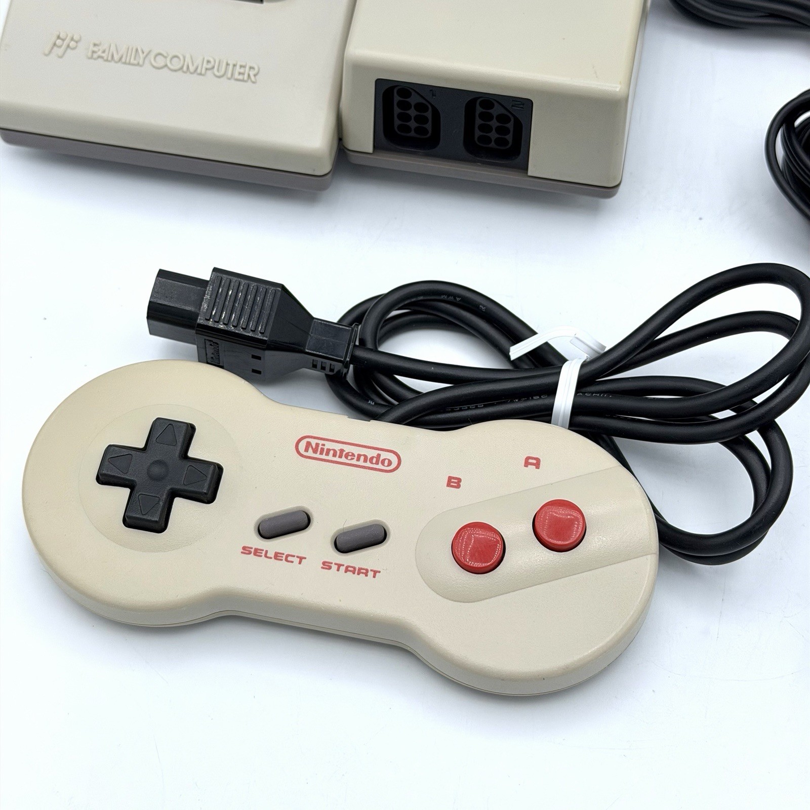 Nintendo Famicom AV Top Loader Family Computer Console OEM + Dog Bone Controller