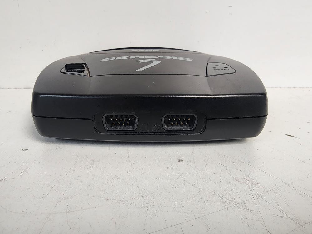 SEGA GENESIS 3 + 4 CONTROLLERS (P24031700)