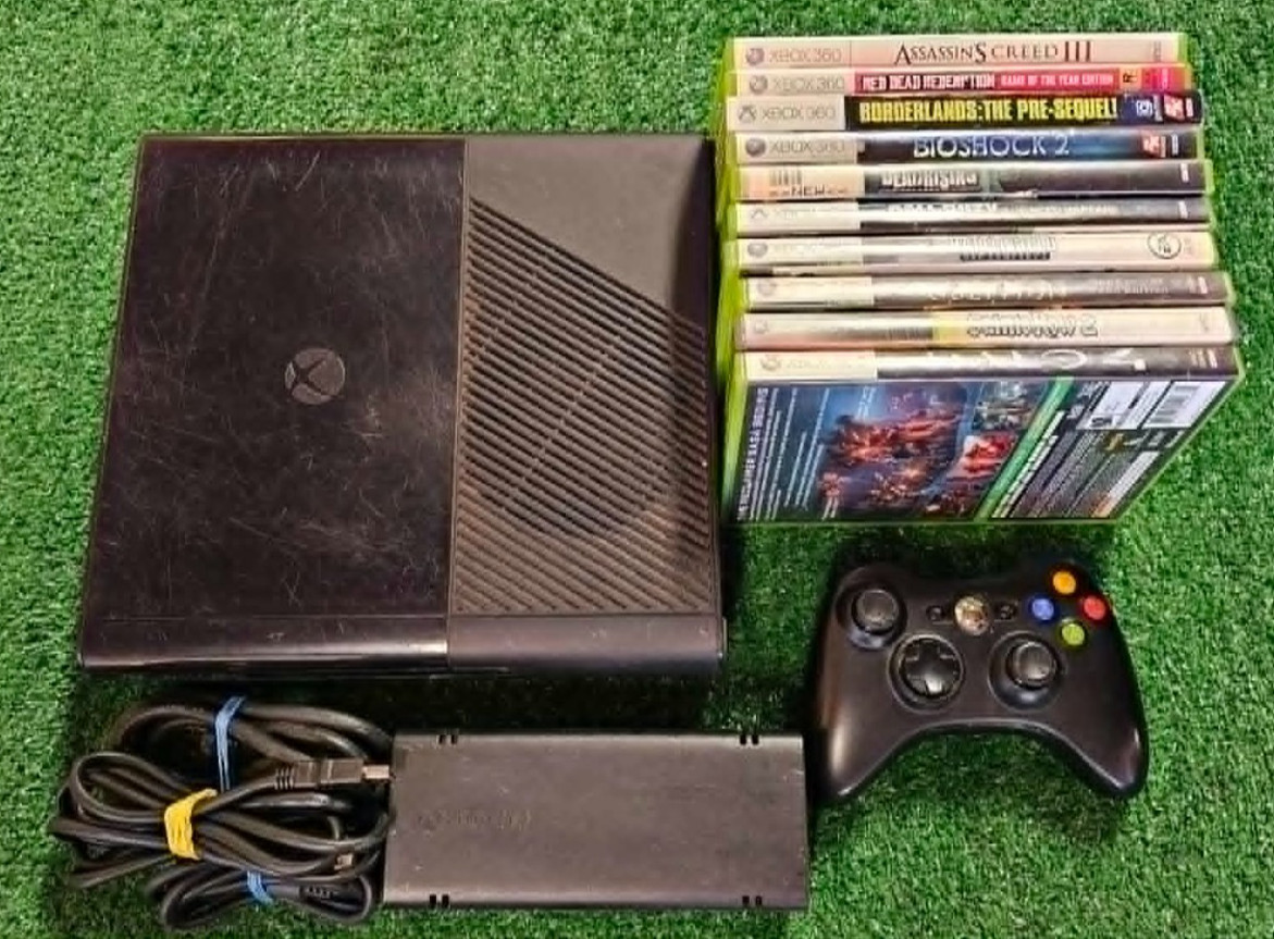 Microsoft Xbox 360 E 4GB Console Bundle (10 Hit Games, 1 Controller) TESTED