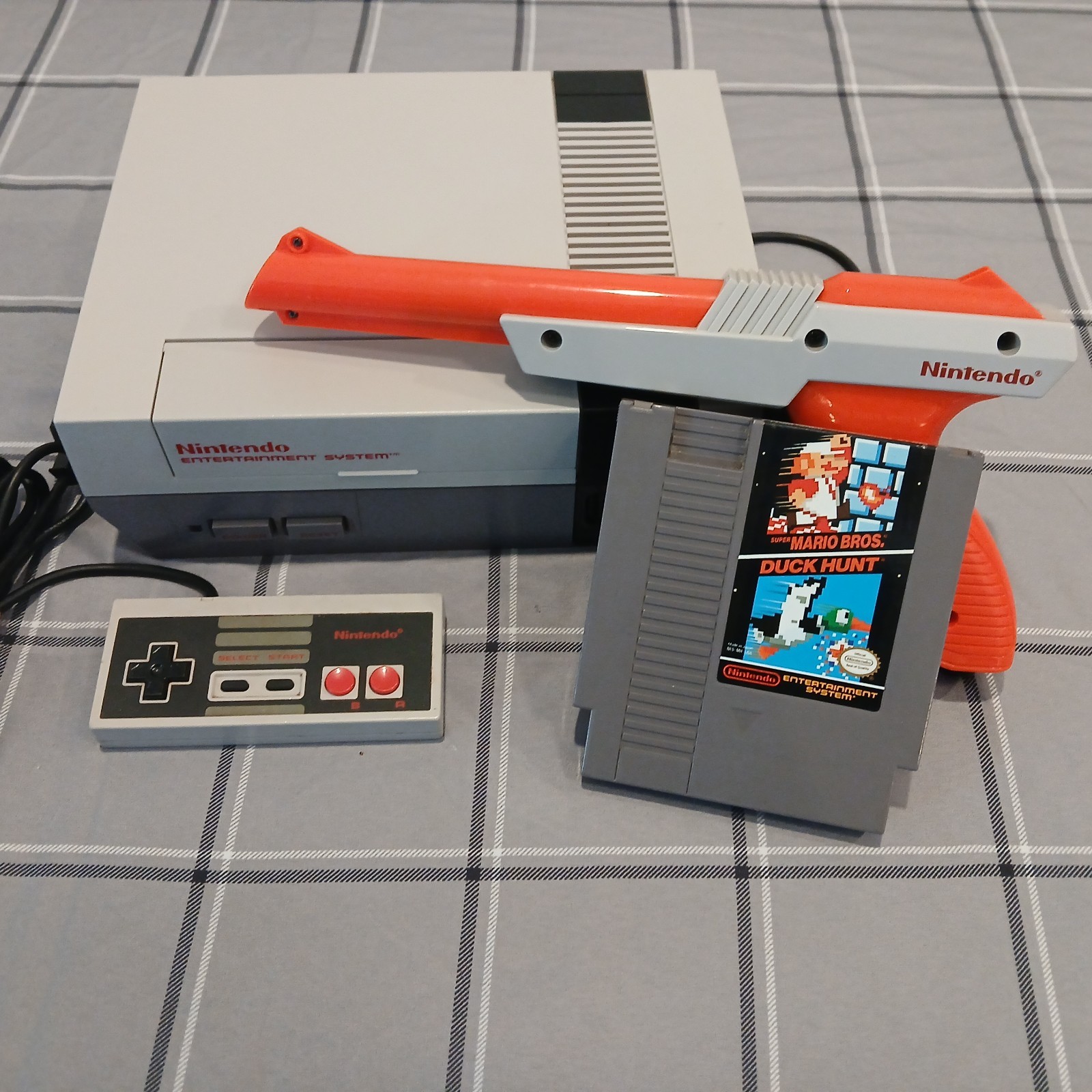 NES Console Bundle – Includes Super Mario Bros & Duck Hunt w/ Zapper