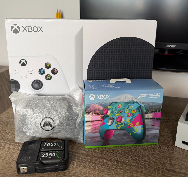 Xbox Series S 512GB Bundle + 2TB Seagate Storange + 2 NEW Controllers + Extras