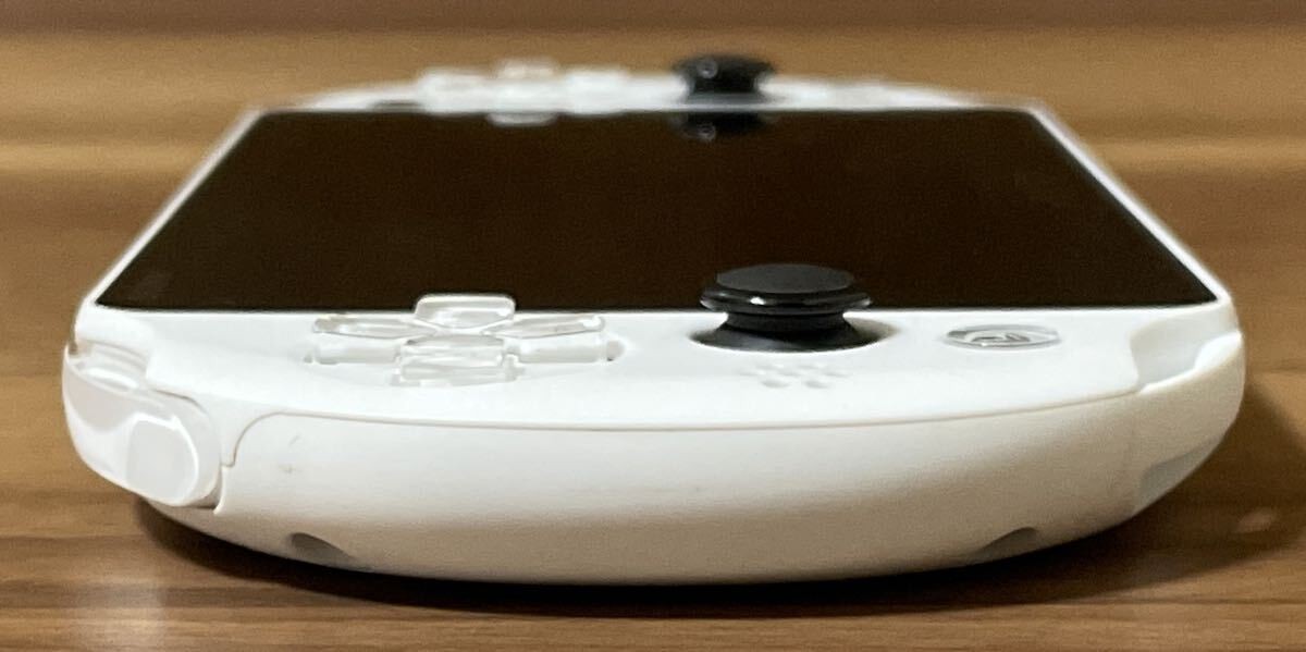 Sony PS Vita PCH-2000ZA22 slim Wi-Fi White Console Body Good condition