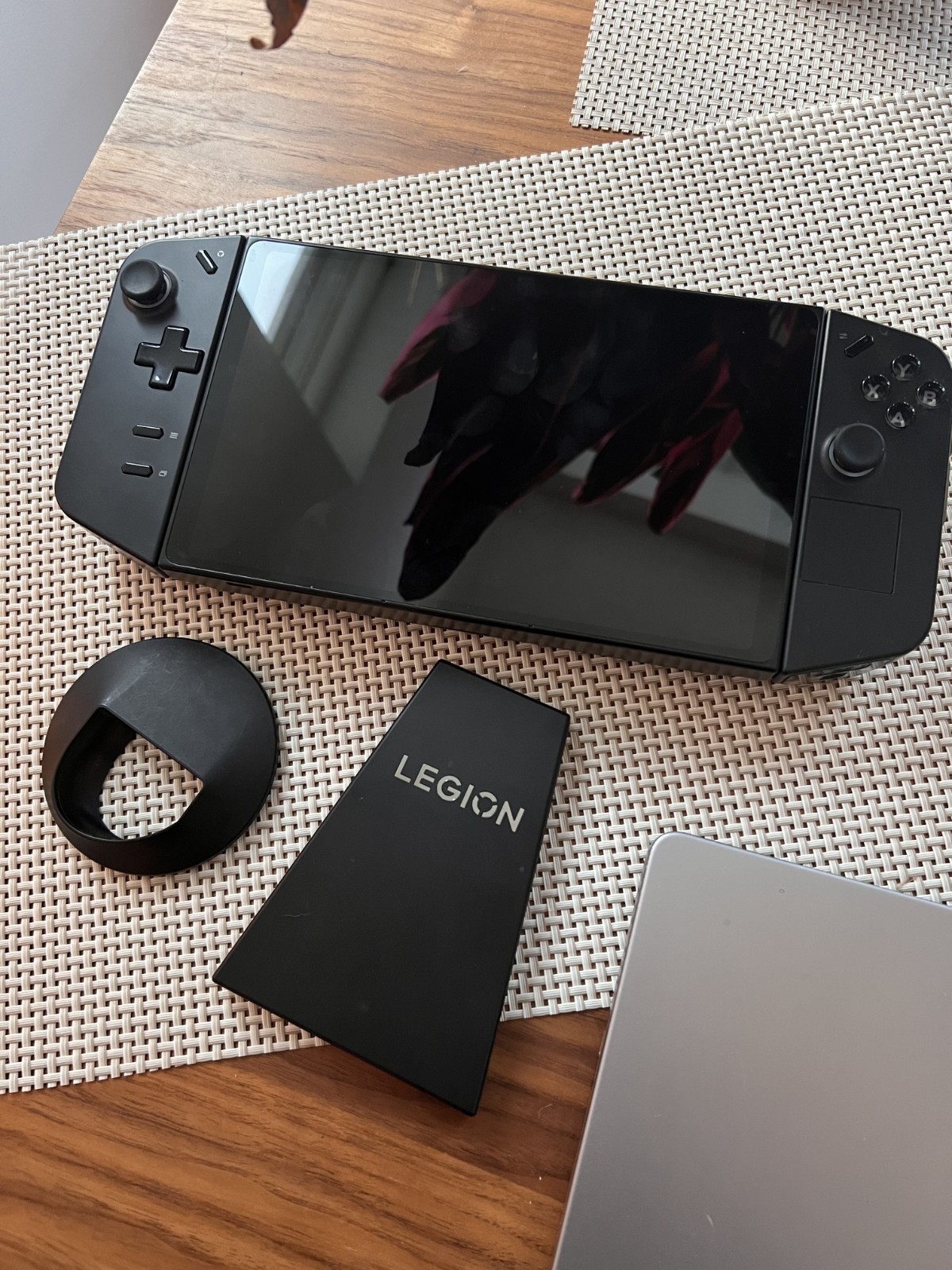 Legion Go Z1e 16GB 512GB w/ Controller Battery, 256 GB Class 3 microsd and stand