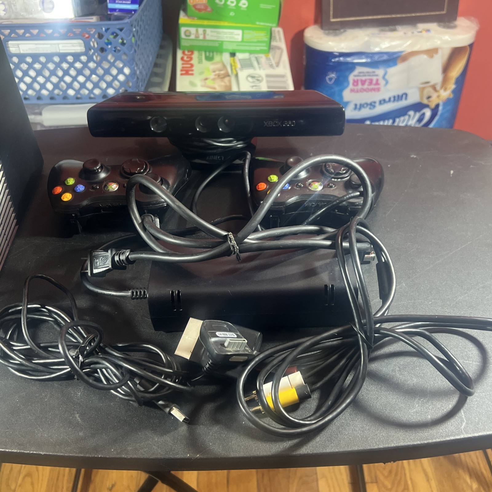 Xbox 360 S Slim 1439 320GB Bundle with Controllers Kinect And Cables