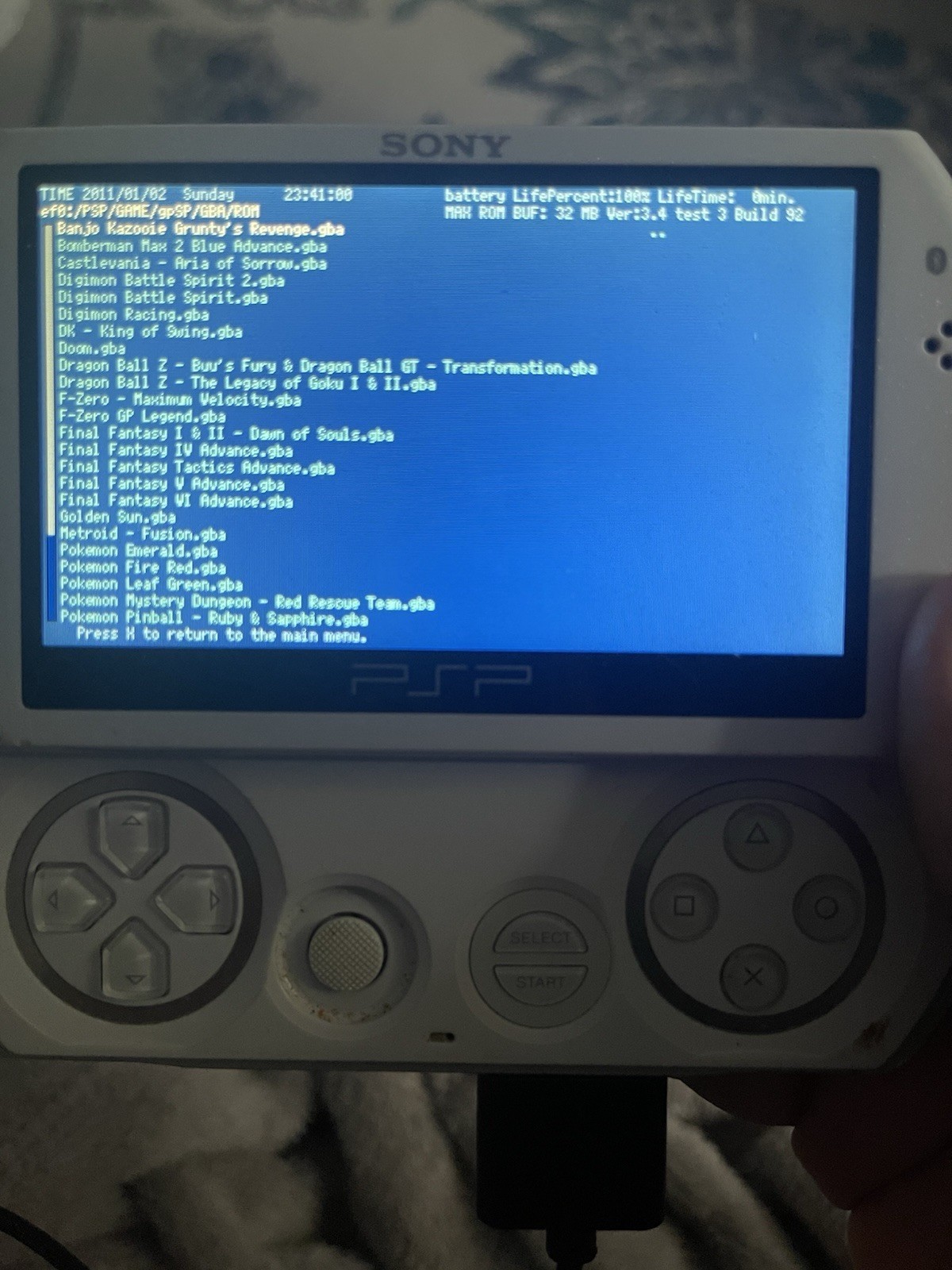 Sony PSP Go PSP-N1001 White 6870MB Wi-Fi Handheld Console *see description* SALE