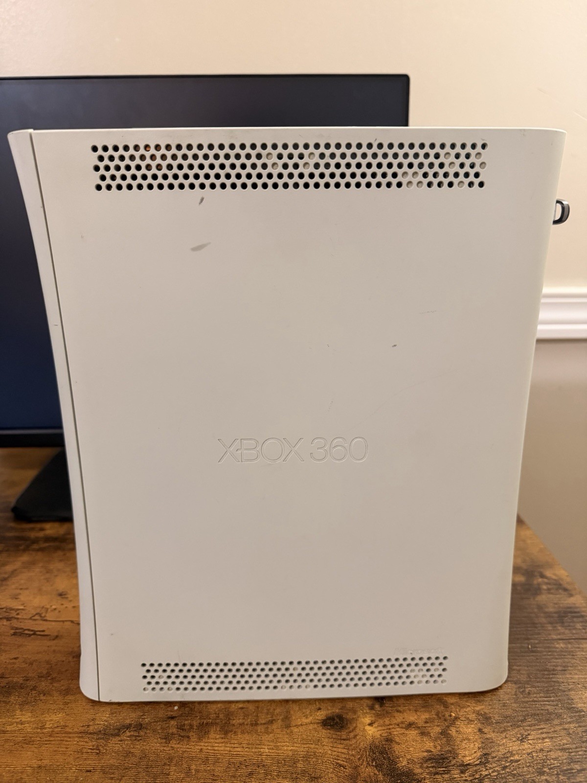 FALCON Xbox 360 128GB with all white ROL. Controller, AV, and PSU included!
