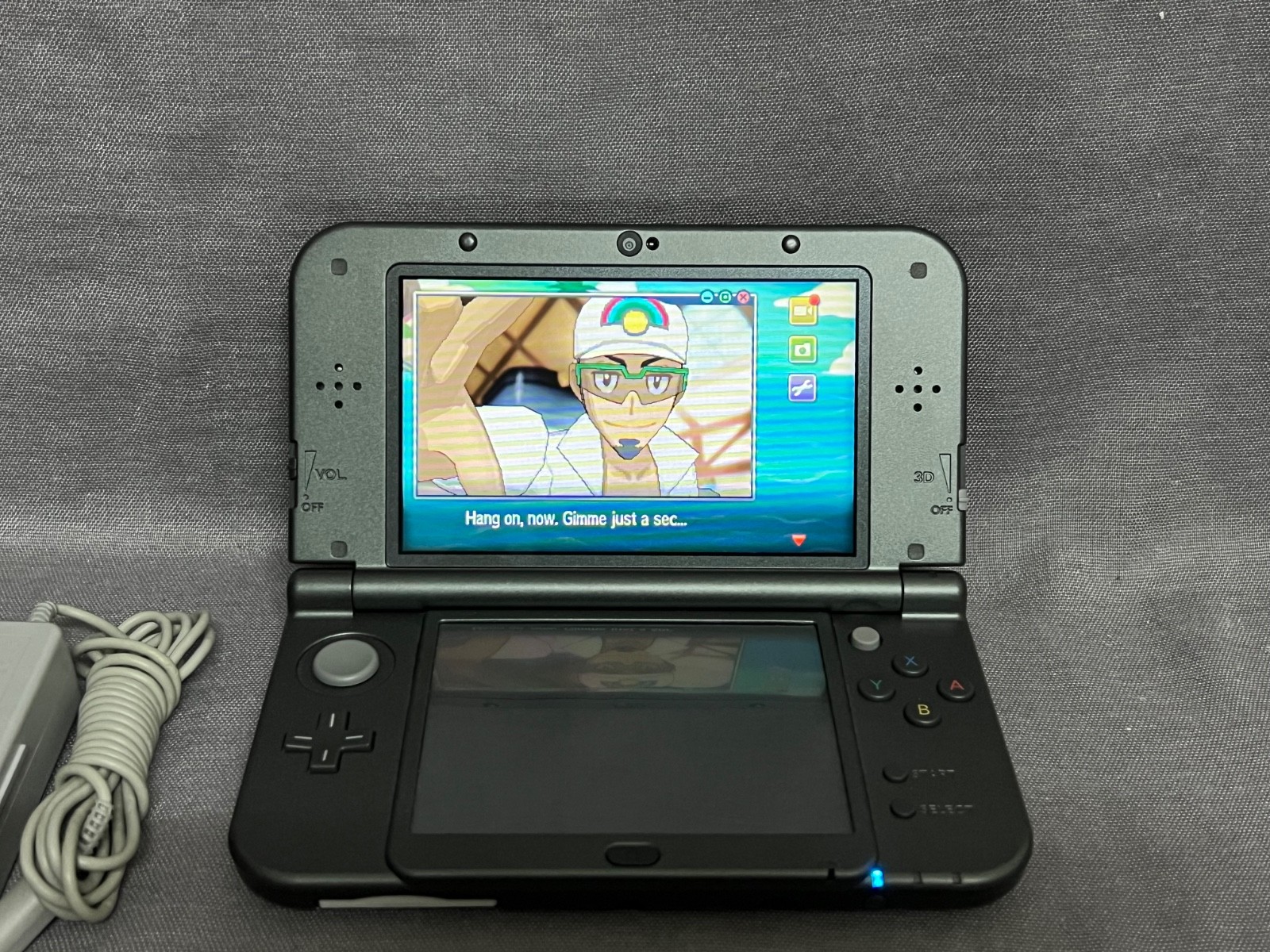 New Nintendo 3DS XL Gray Black Console With Charger and cartridge US Version