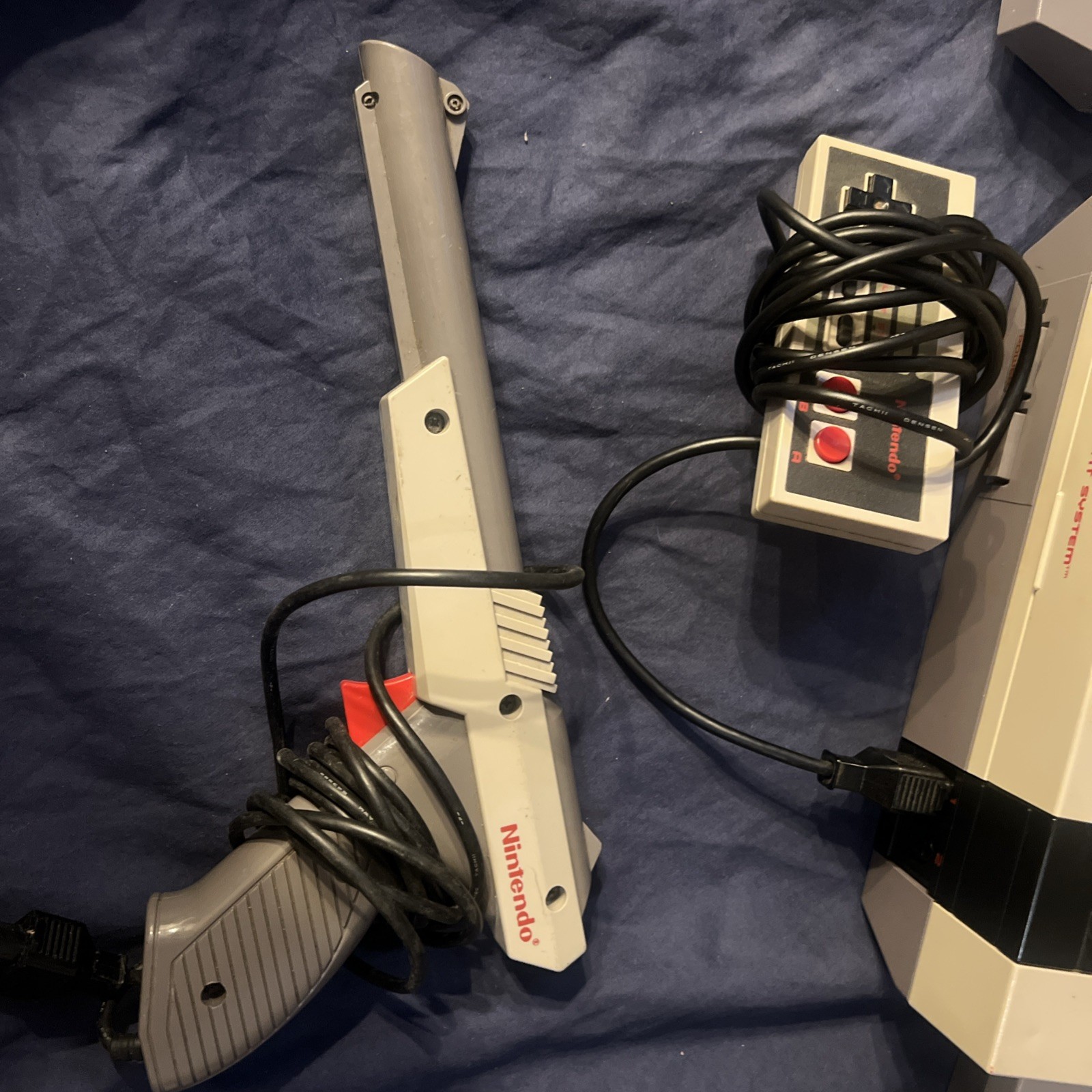 Nintendo Entertainment System Console Controller And Zapper Controller