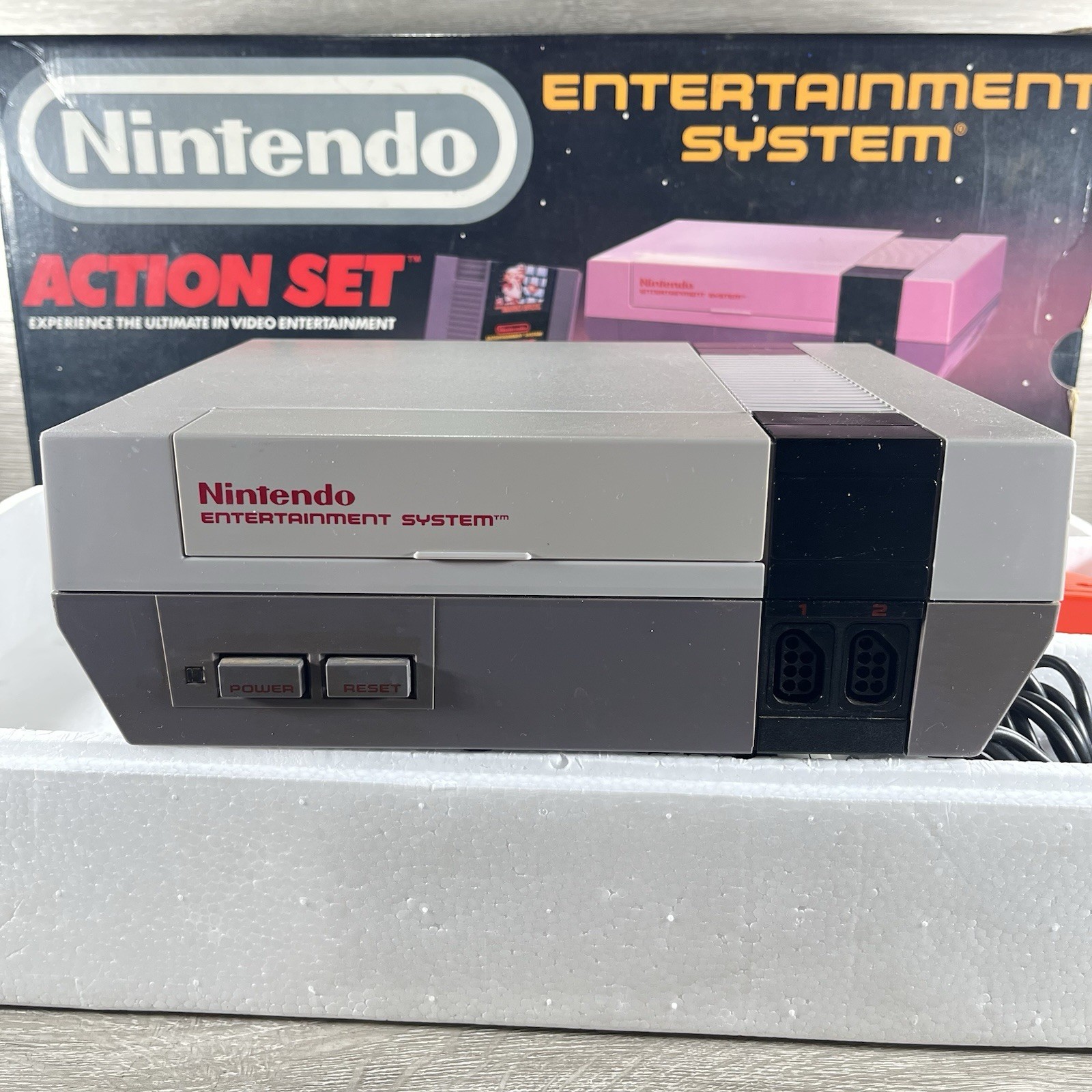 Nintendo NES Action Set Complete In Box Inserts Mario/Duck Hunt Tested