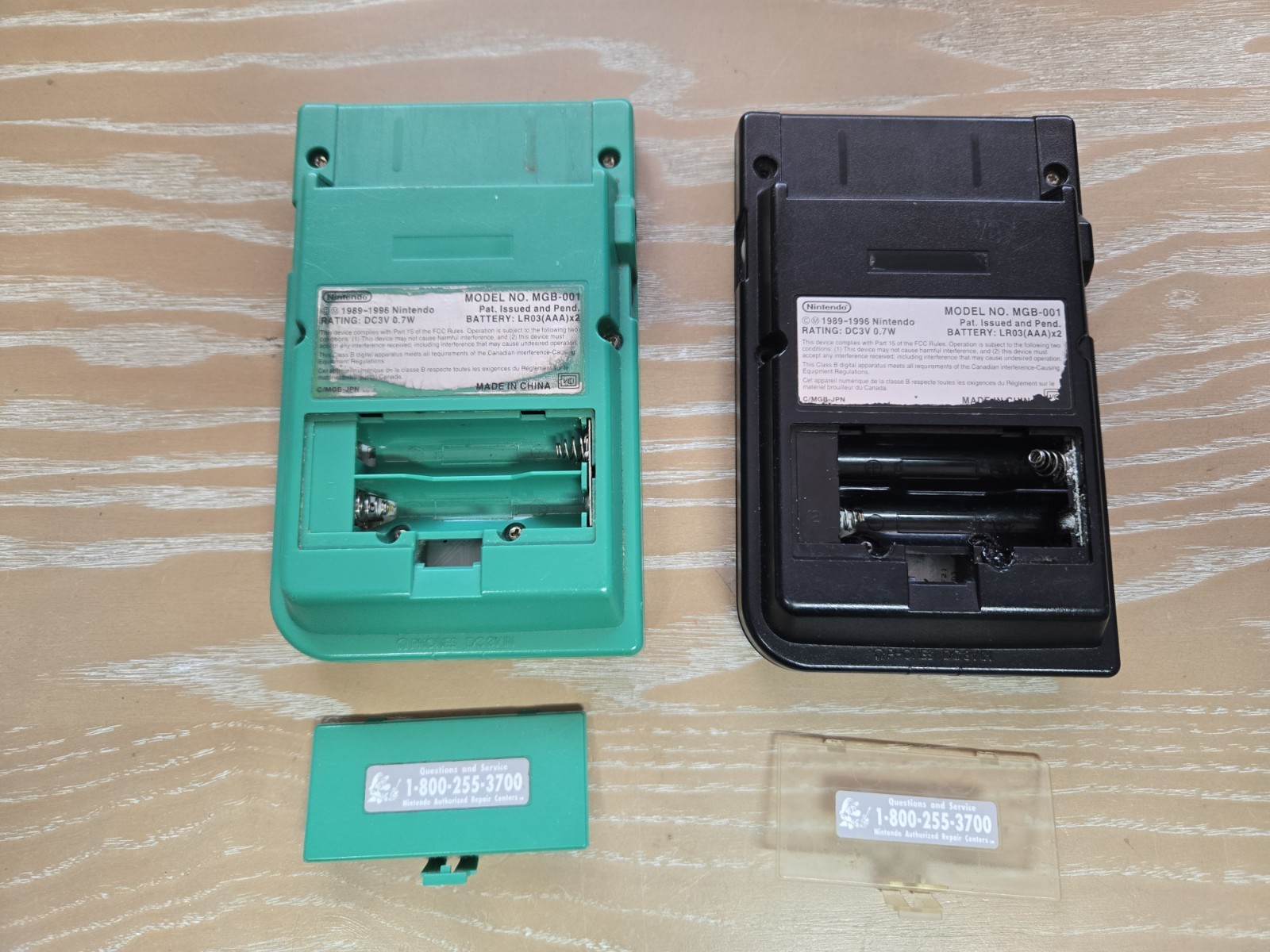 2 Nintendo Game Boy Pocket MGB-001 Green and Black With Light -Read Description
