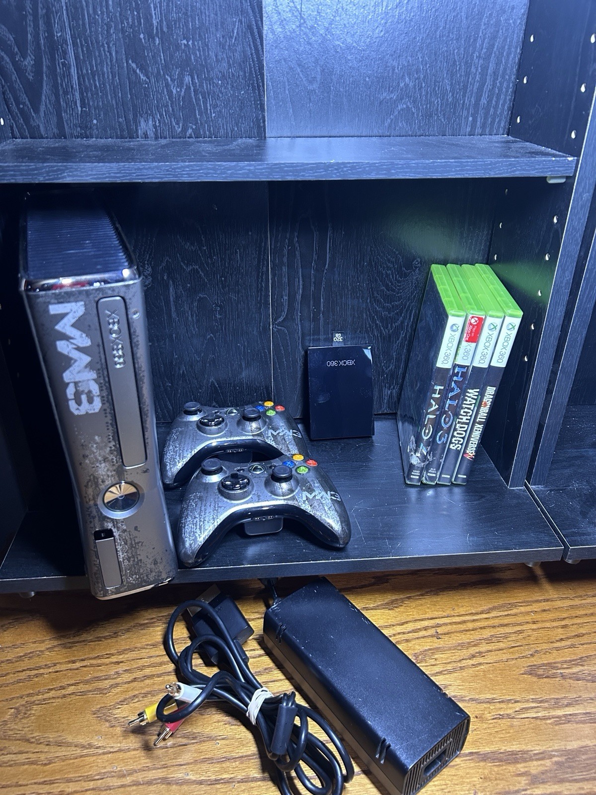 Xbox 360 Slim MW3 Modern Warfare 3 Limited Edition Console 320GB 2 Controllers