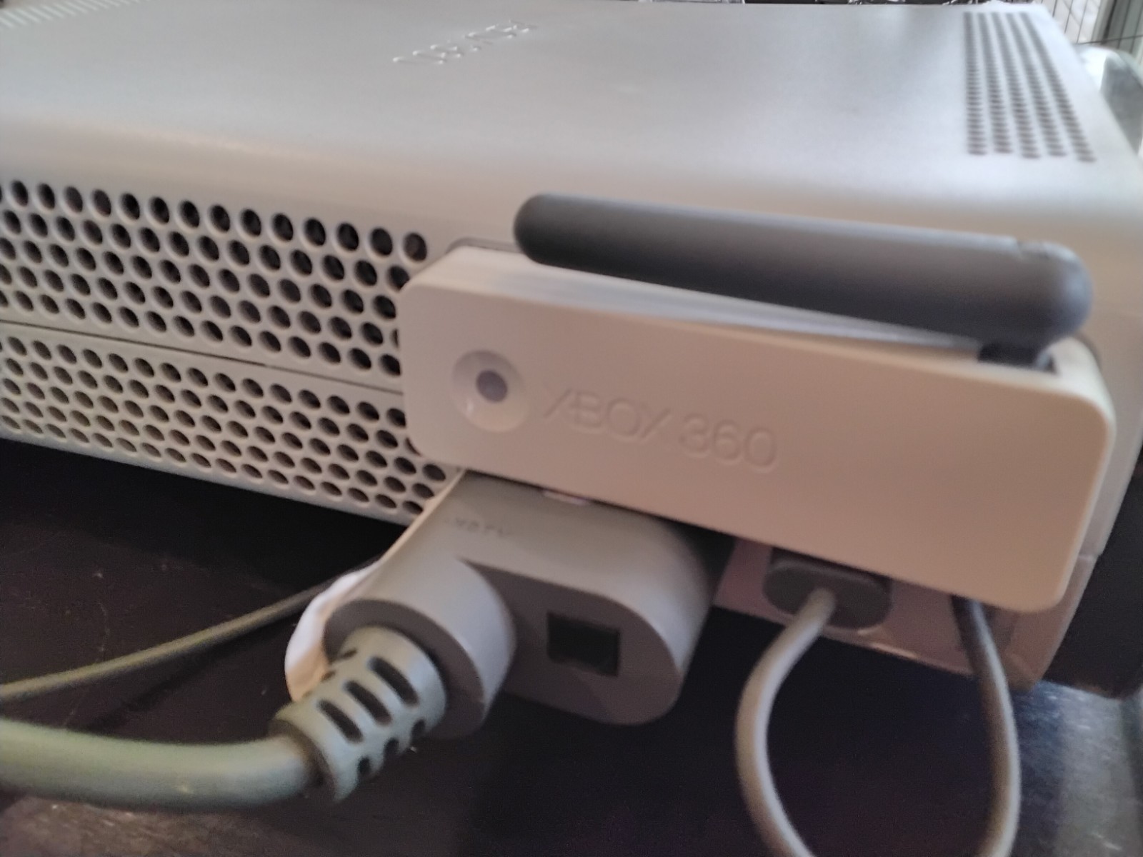 Microsoft Xbox 360 Pro System Bundle 60GB White Console 3 Games, Controller