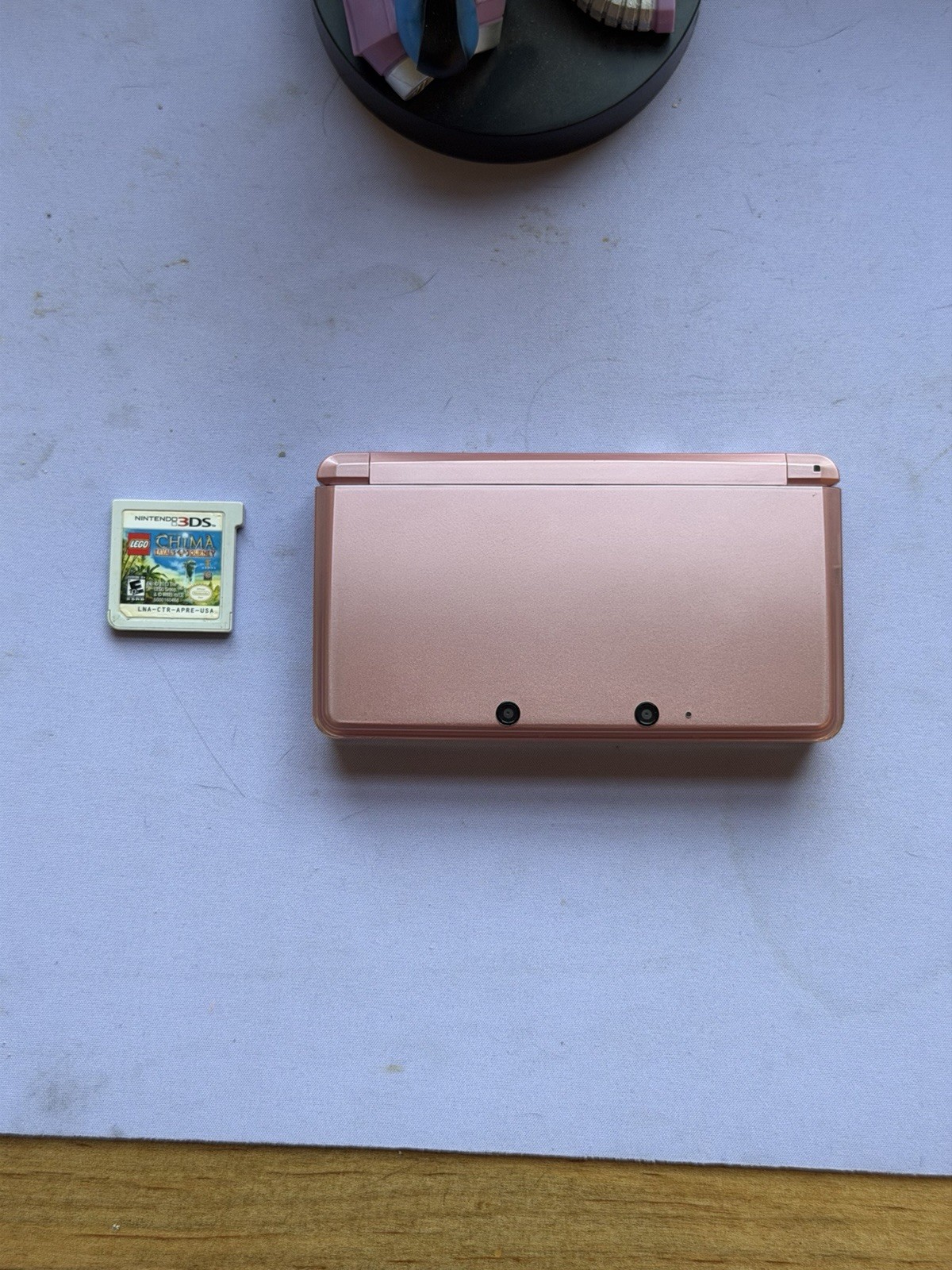 EXCELLENT CONDITION 3DS W/ Charger and Game