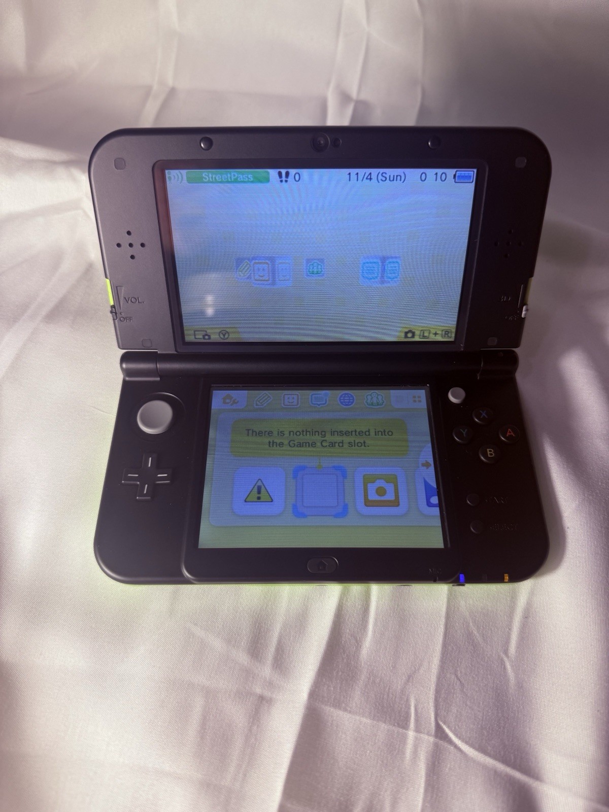 Nintendo 3DS Black/Lime Green w/ Charger and Stylus. [Great Condition]