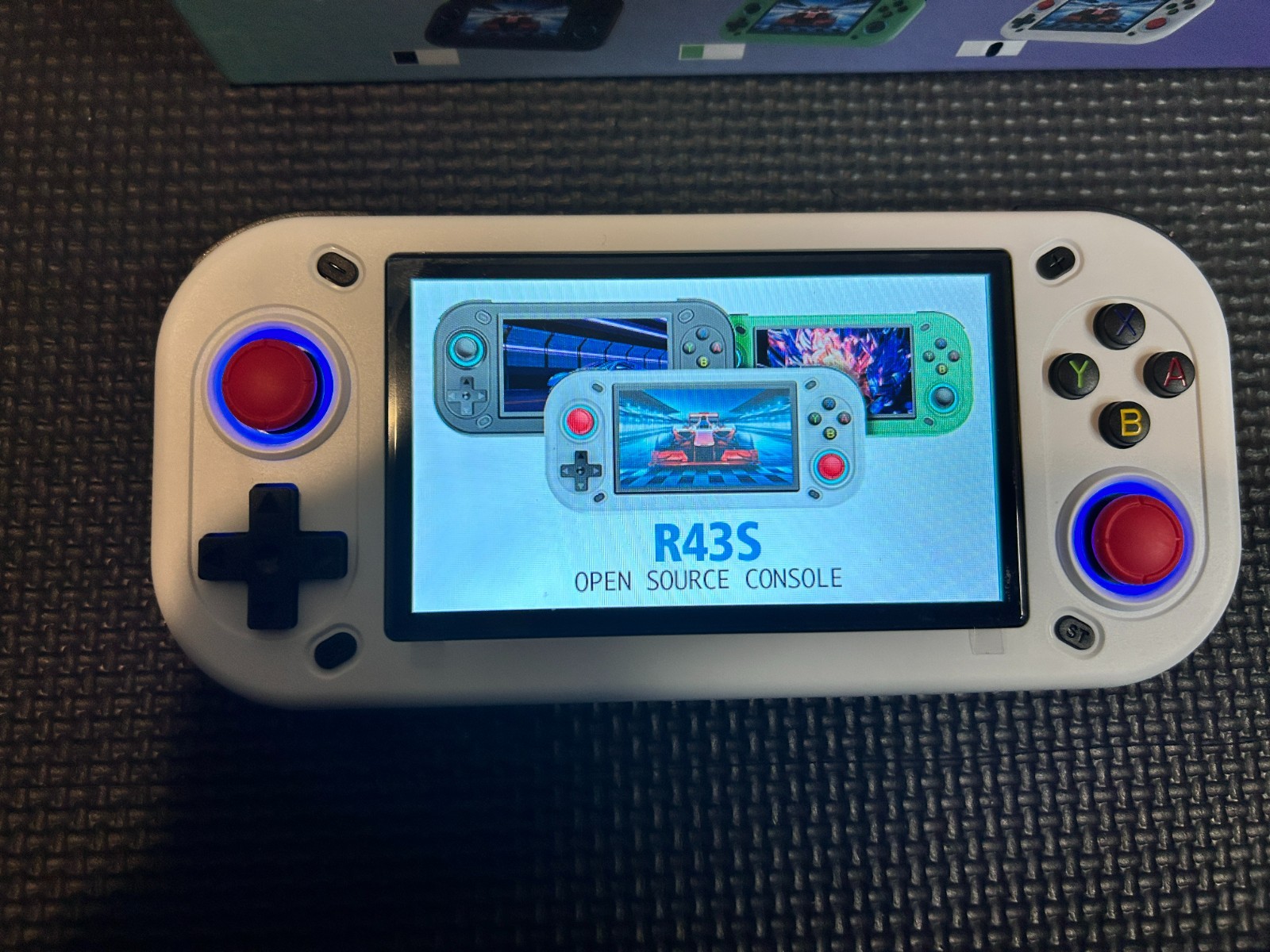 GAME CONSOLE R43S (WHITE) (64GB GAME CARD) FREE BLUETOOTH EARBUDS (GXRG)
