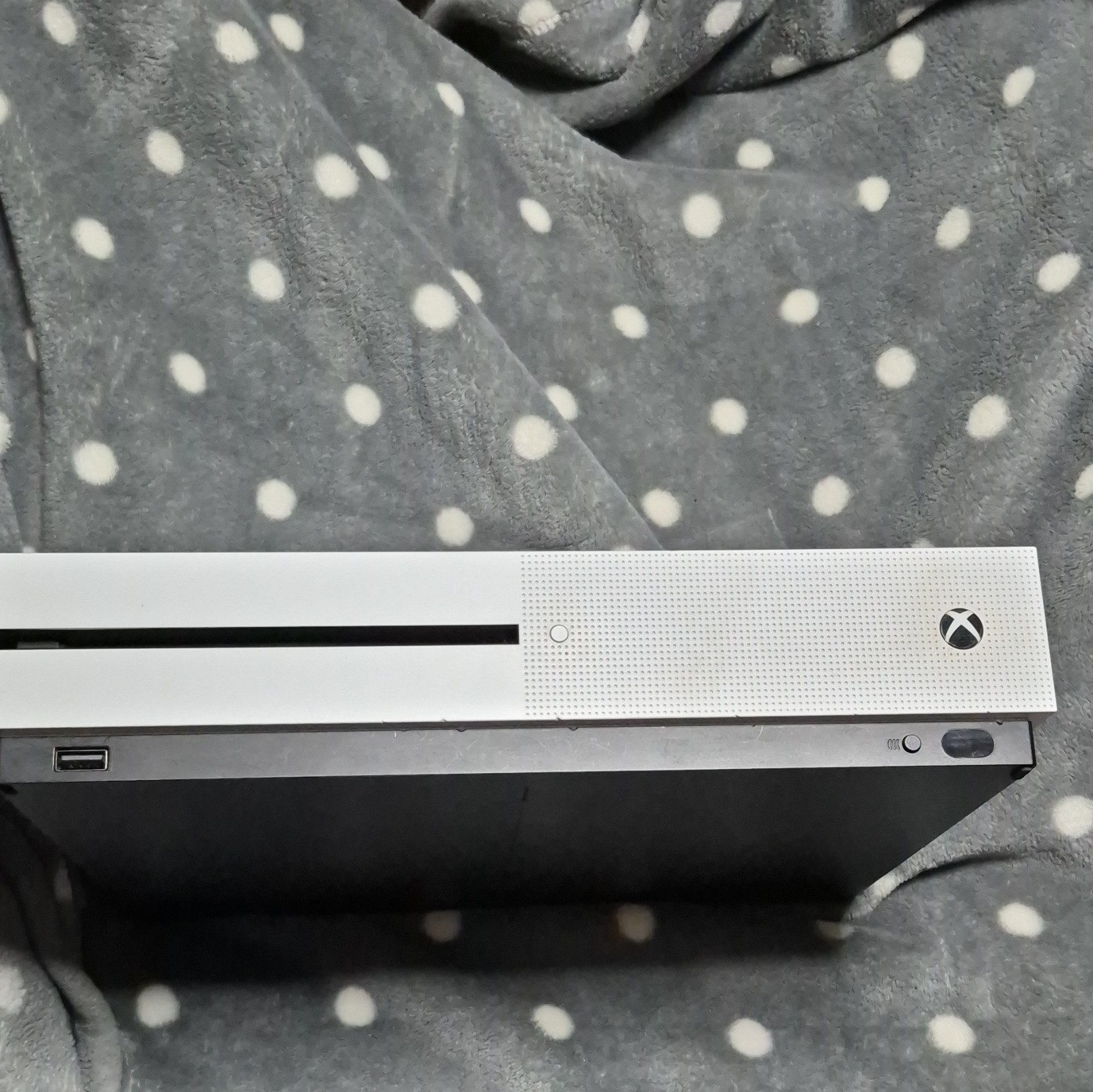 Microsoft Xbox One S 1TB White Home Console 4K UHD Region Free 1681 2017