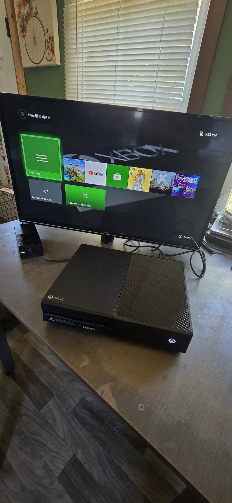 original Microsoft Xbox One 1540 Disc Console 500GB Storage