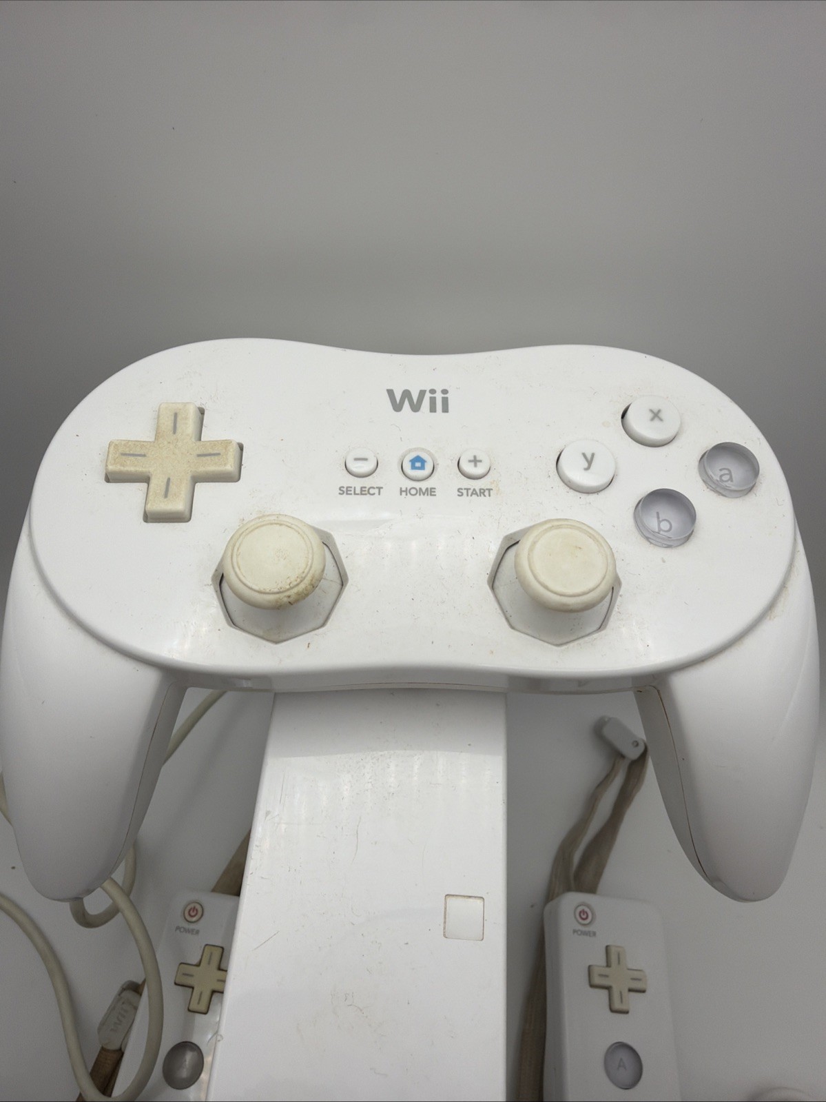 Nintendo Wii Home Console White W/ 2 Wii motes, Pro Controller, Sensor Tested
