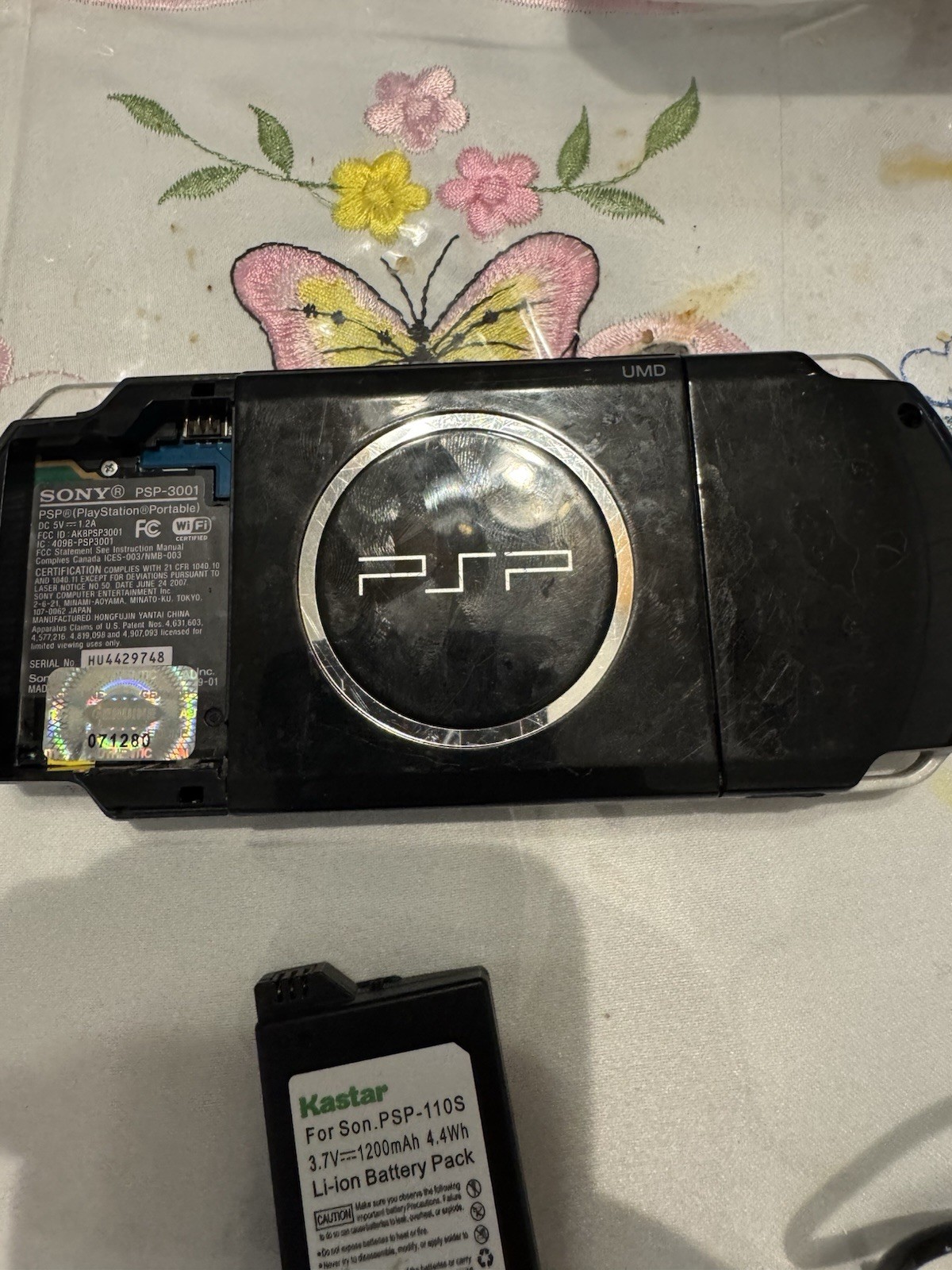 PSP 3001 Black bundle 4games 4 Movies / Charger / Battery.