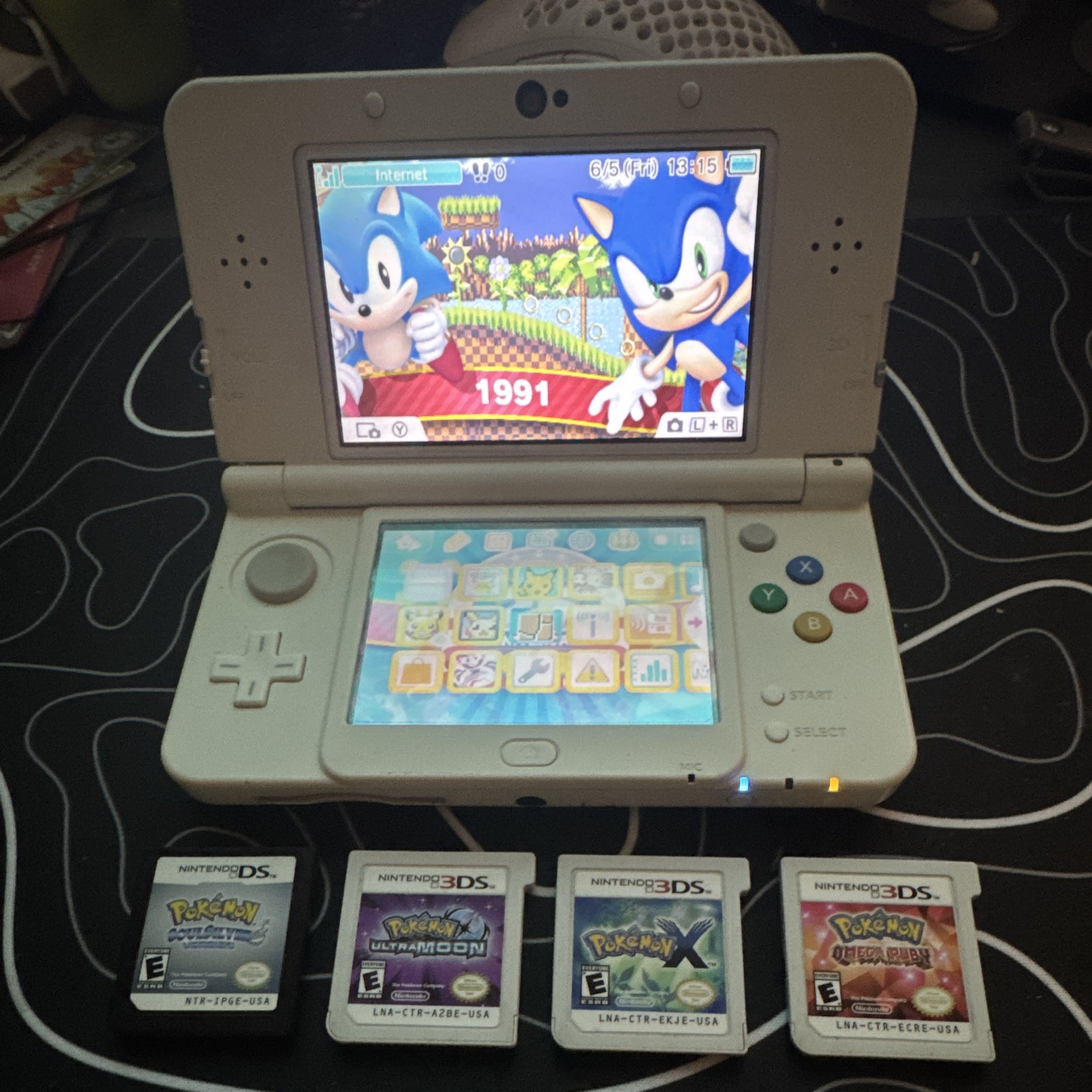 New nintendo 3ds white Mario edition excellent condition *read description*