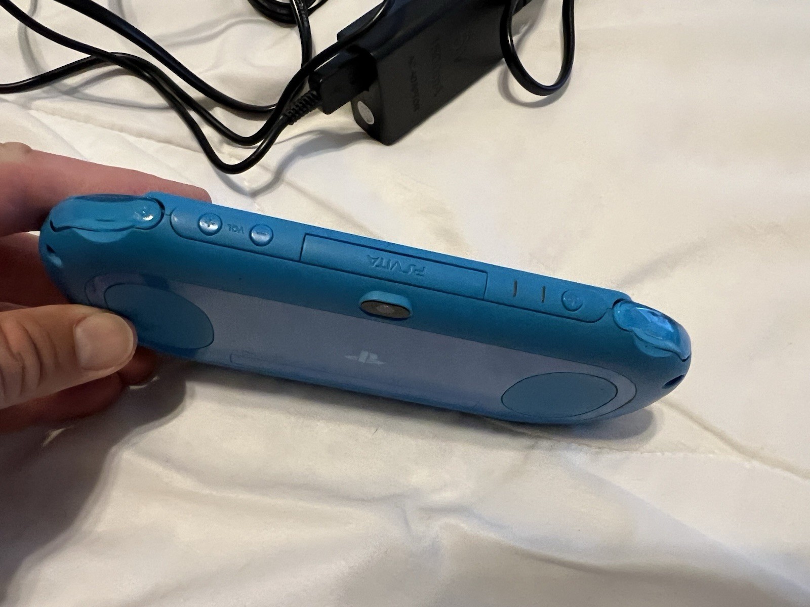 🌊 PS VITA 2000 AQUA BLUE VIBRANT COLOR WITH MINTY CLEAN SCREEN 256GB Bundle 🌊