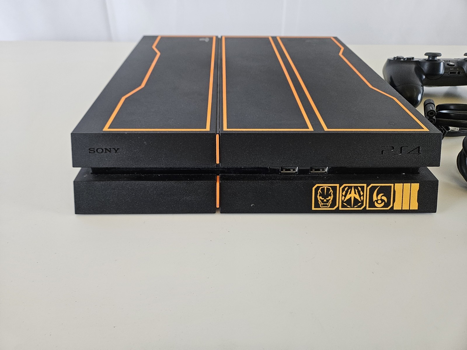 Sony PlayStation PS4 Call of Duty: Black Ops III Edition + Cables + Controller