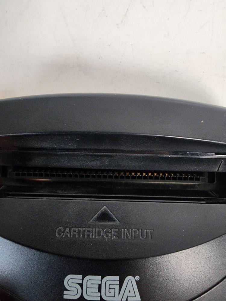 SEGA GENESIS 3 + 4 CONTROLLERS (P24031700)